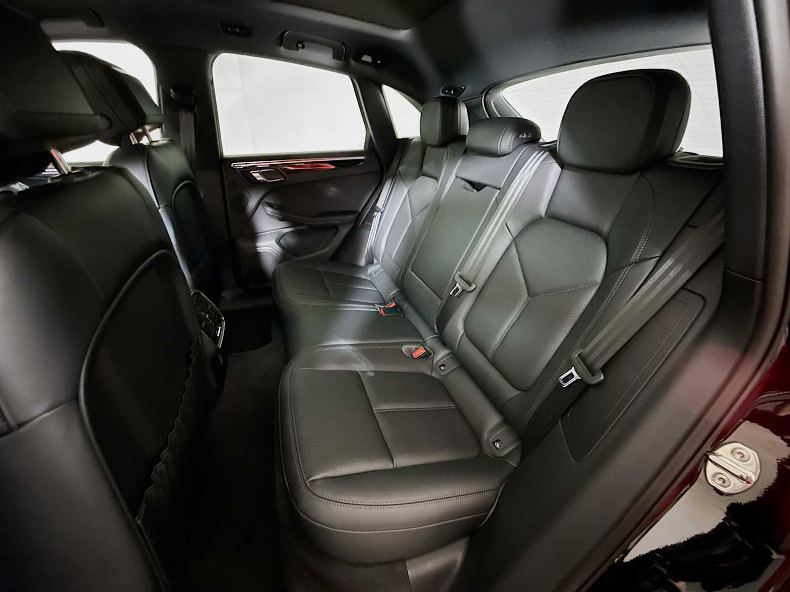 Thumbnail: 2025 Porsche Macan - 17