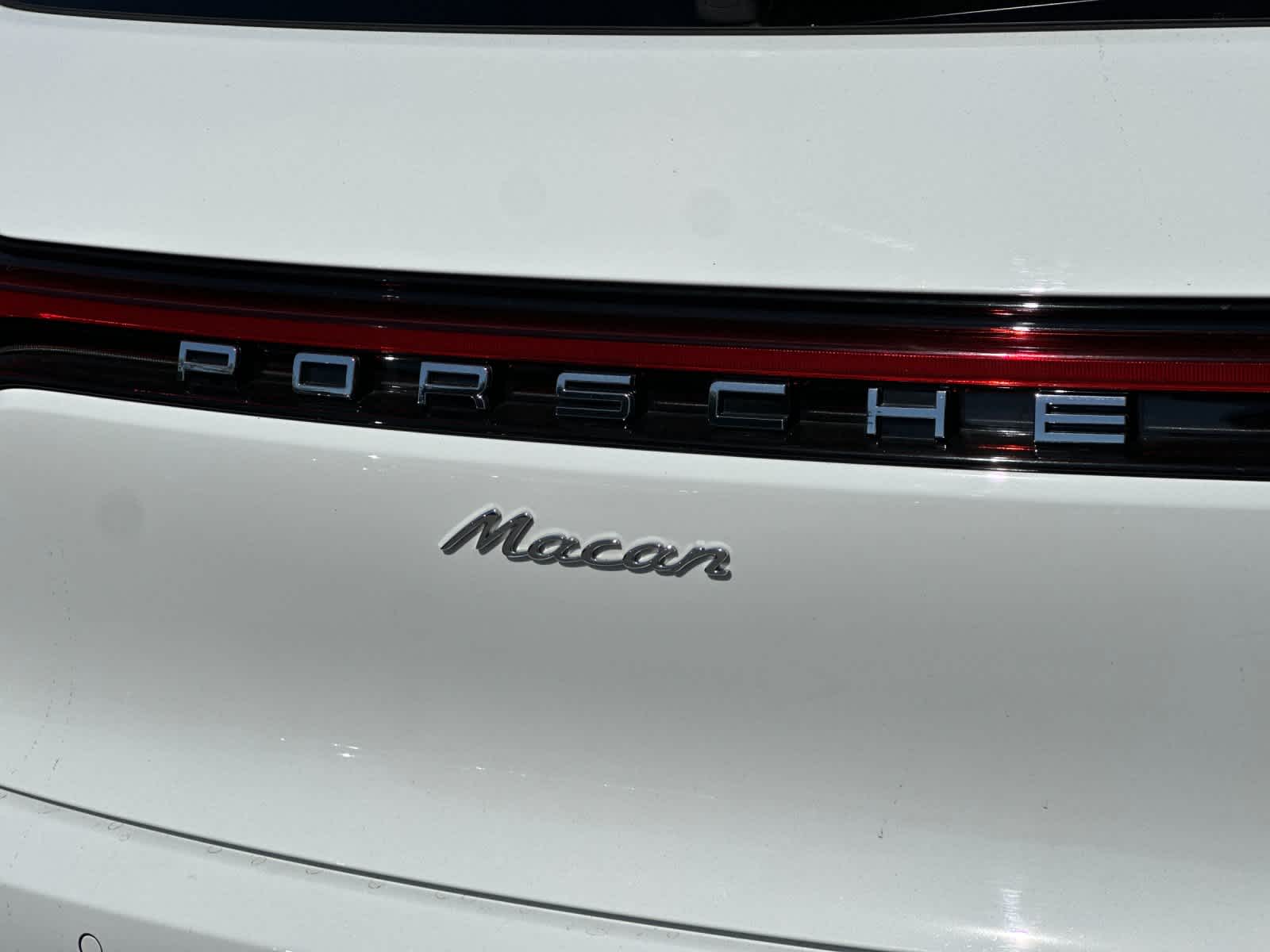 Thumbnail: 2025 Porsche Macan - 32