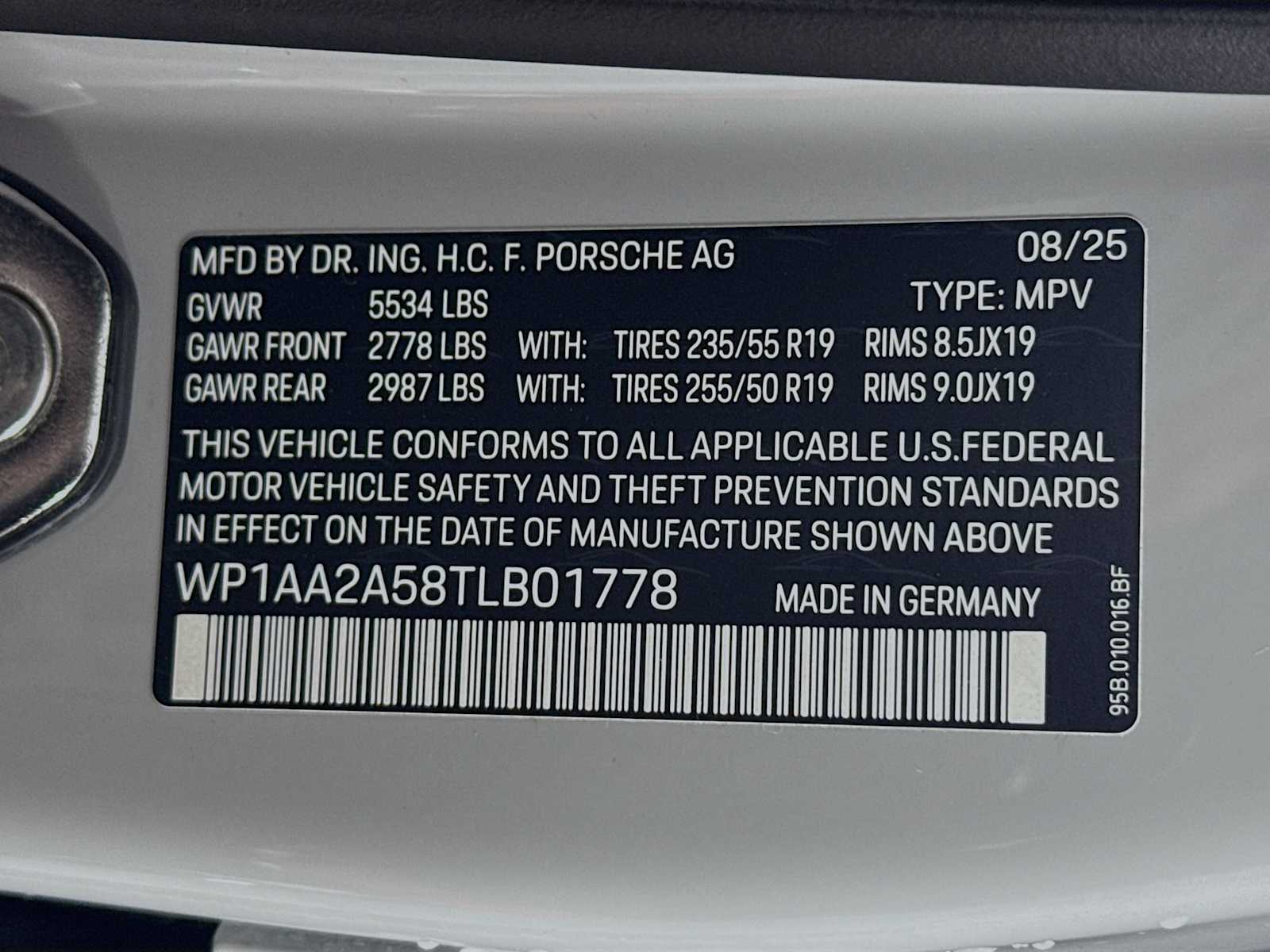 Thumbnail: 2026 Porsche Macan - 25