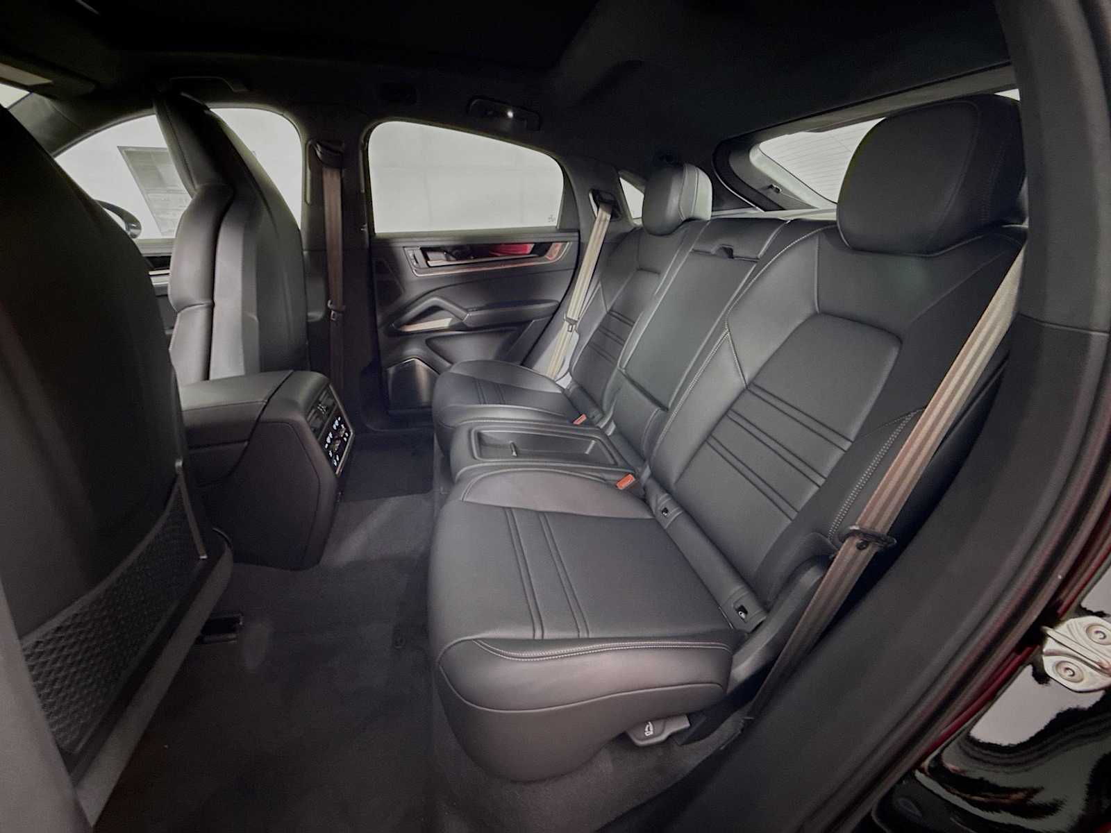 Thumbnail: 2026 Porsche Cayenne - 17