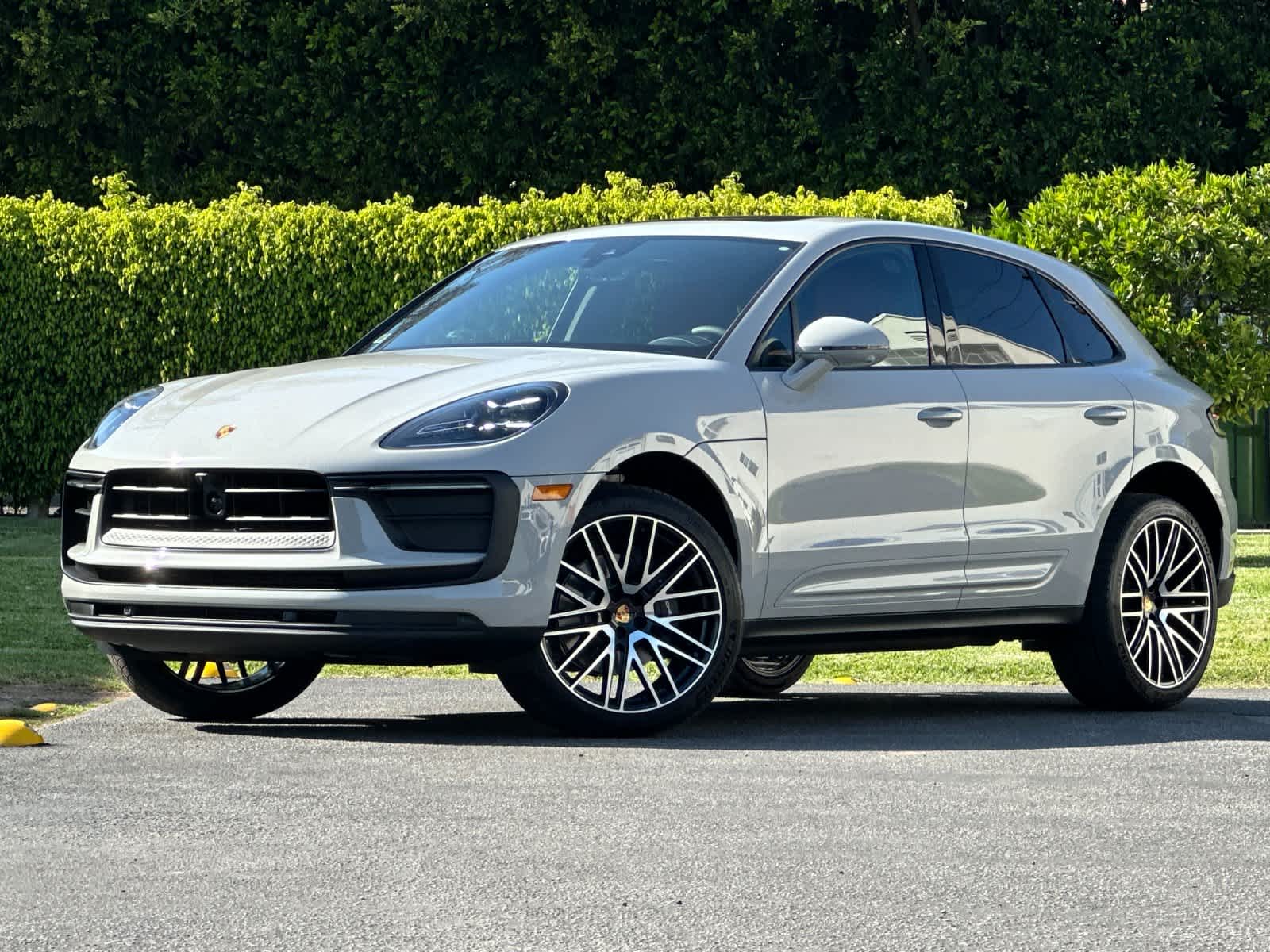 Thumbnail: 2026 Porsche Macan - 1