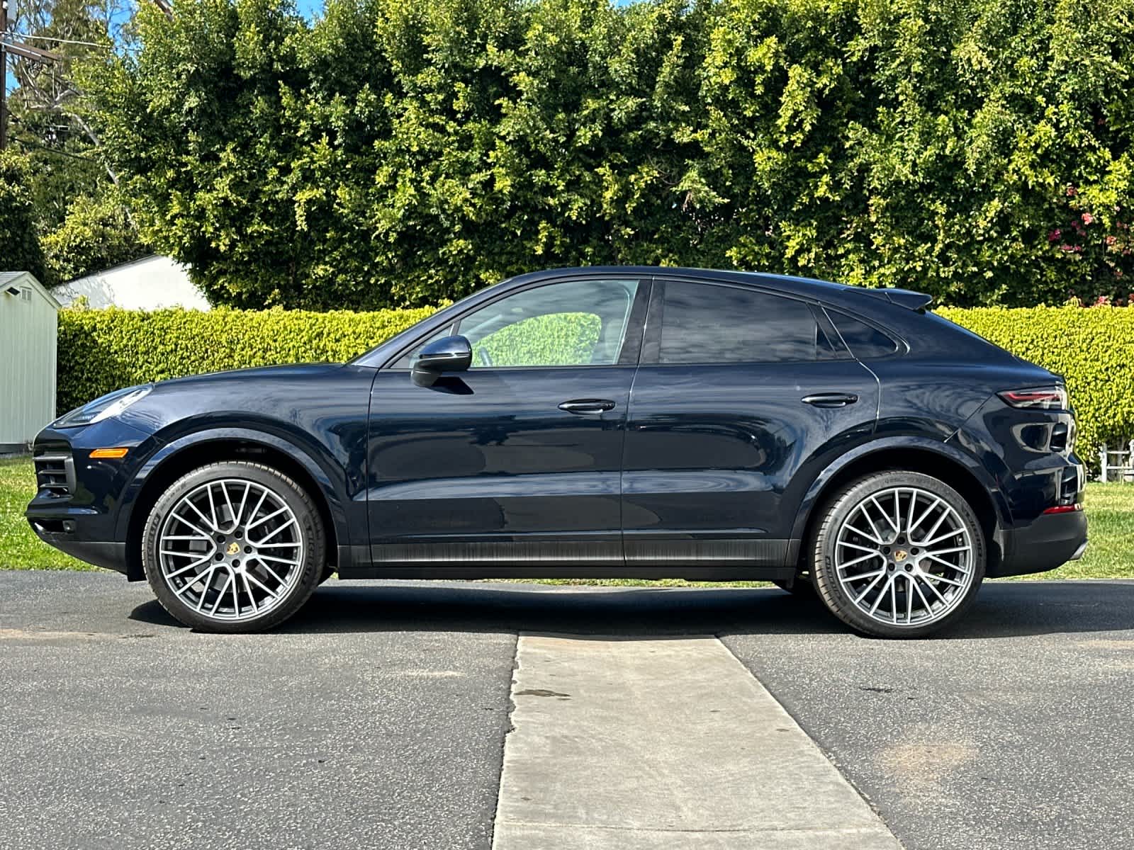 Thumbnail: 2022 Porsche Cayenne - 2