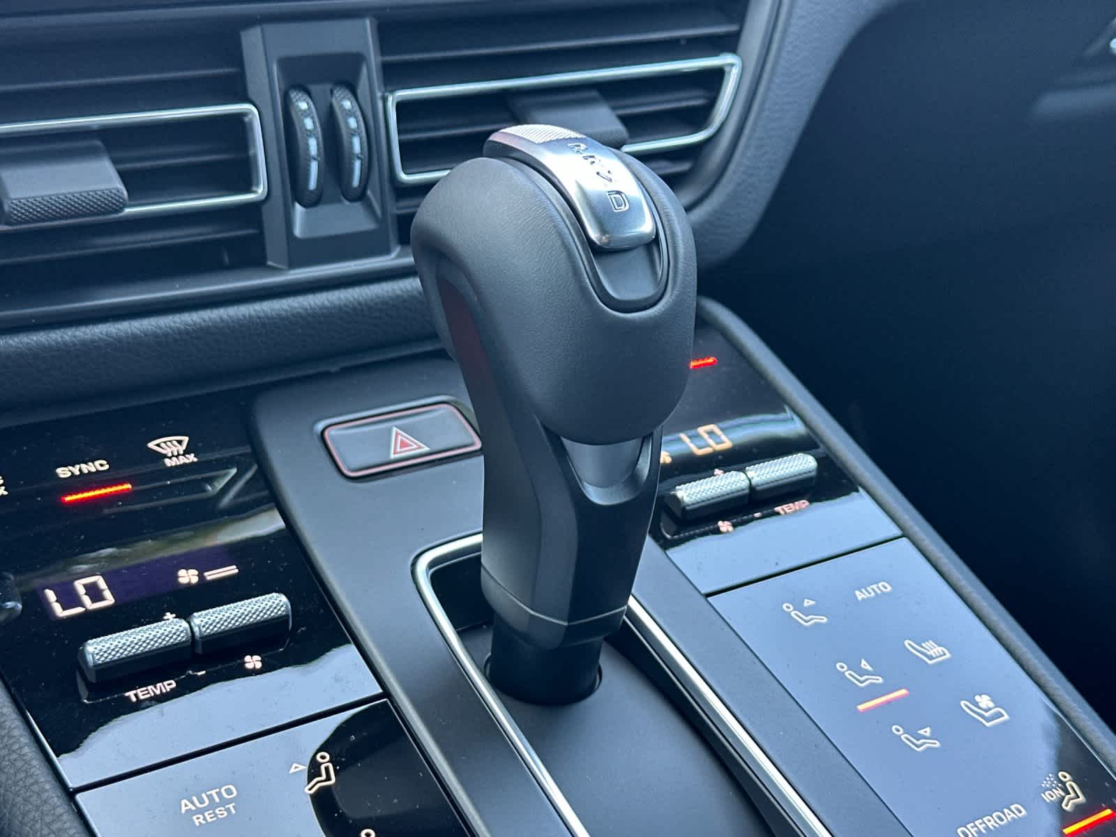 Thumbnail: 2026 Porsche Macan - 25