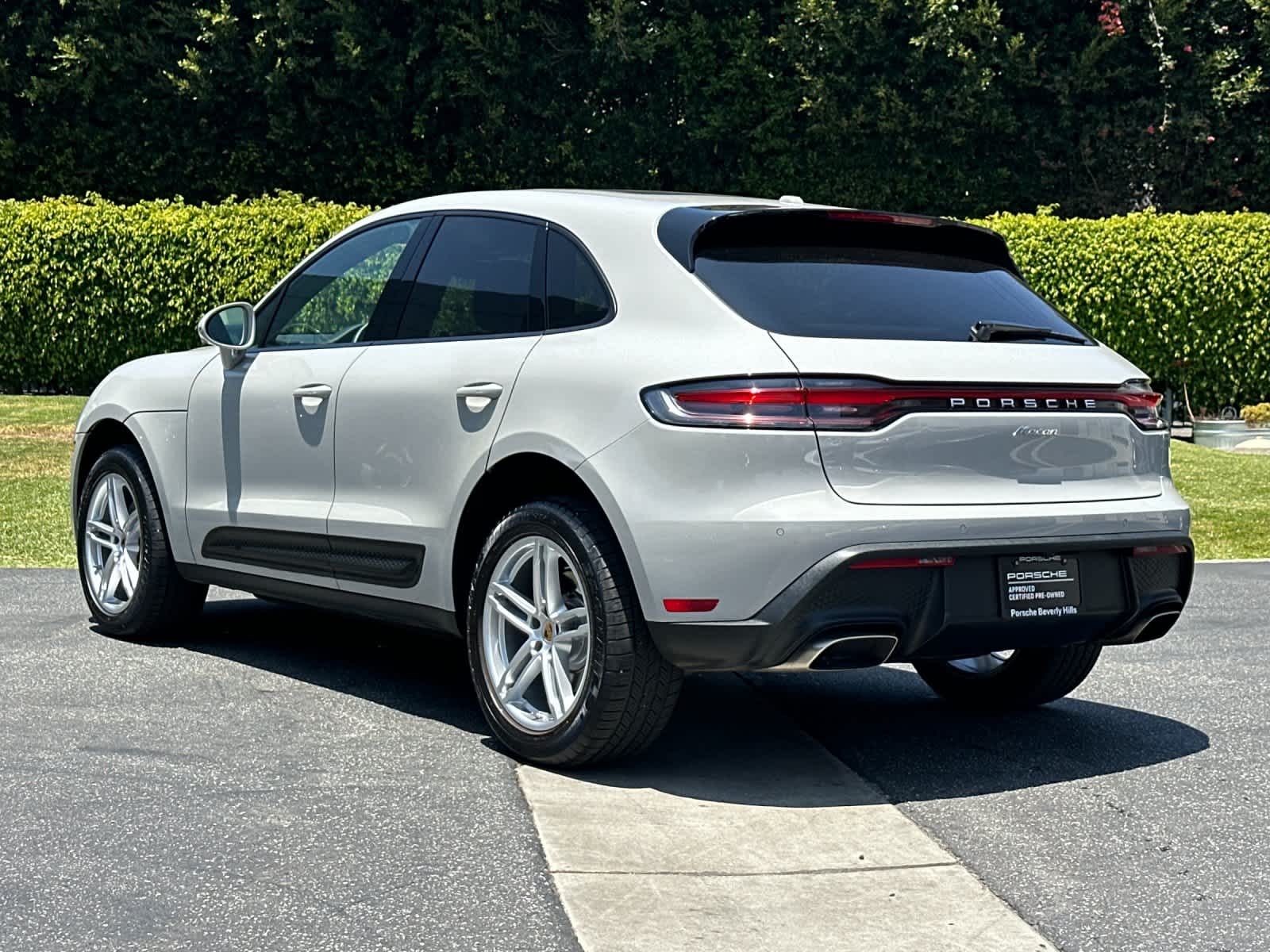 Thumbnail: 2025 Porsche Macan - 3