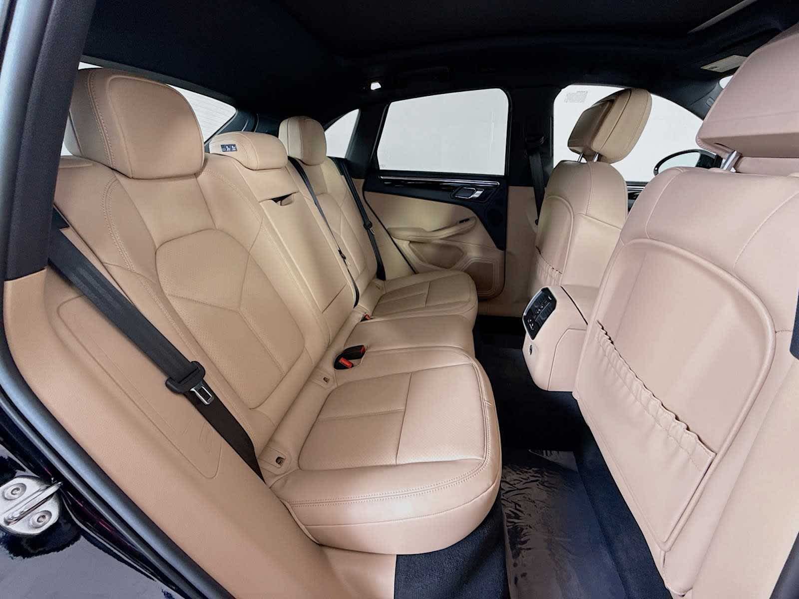 Thumbnail: 2026 Porsche Macan - 20