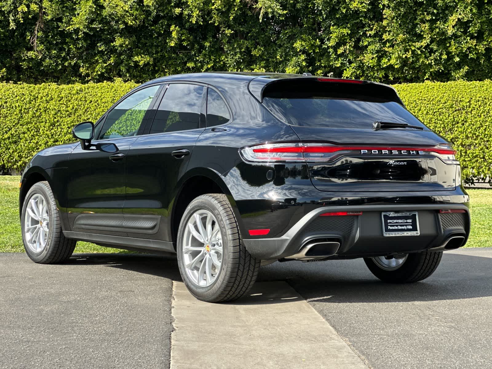 Thumbnail: 2026 Porsche Macan - 3