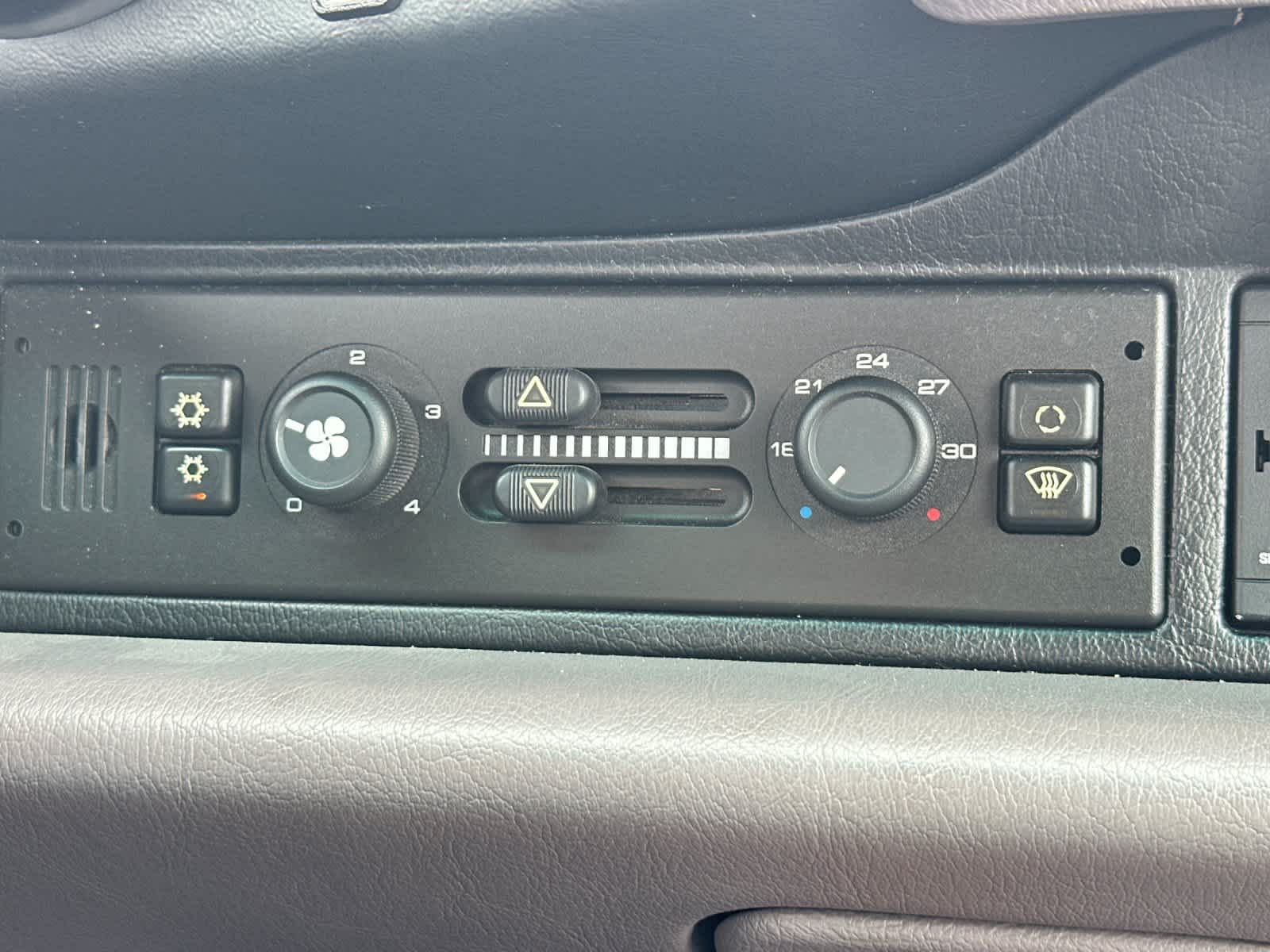 Thumbnail: 1998 Porsche 911 - 17