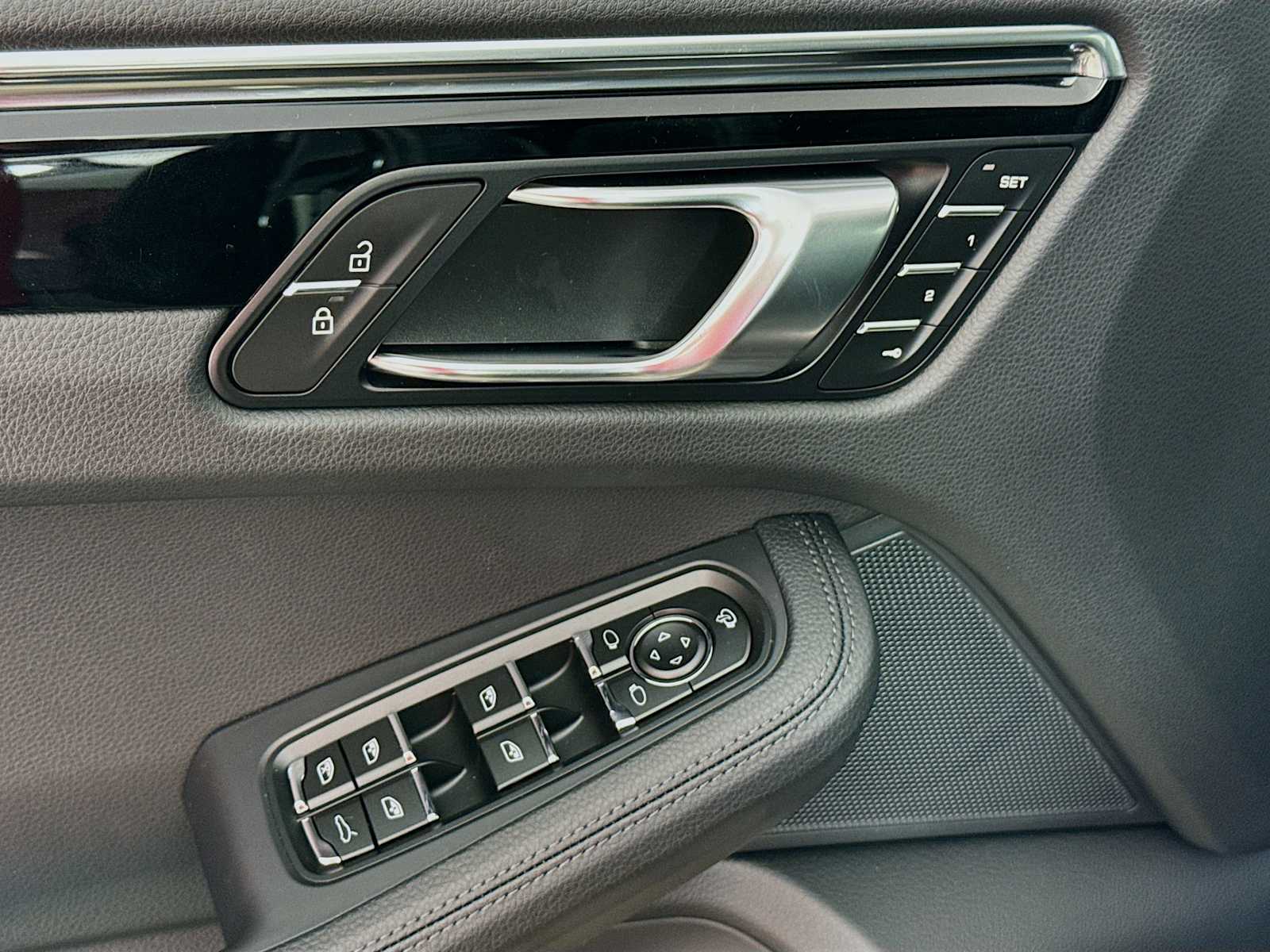 Thumbnail: 2025 Porsche Macan - 14