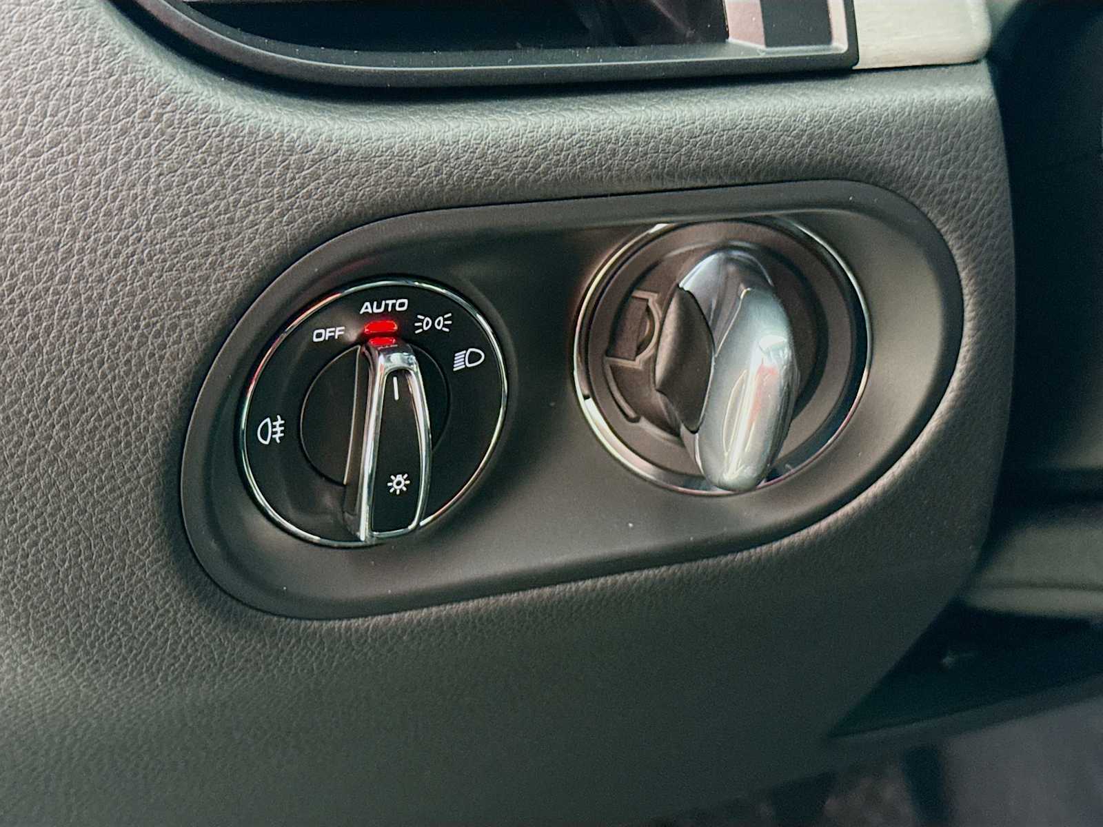 Thumbnail: 2026 Porsche Macan - 11