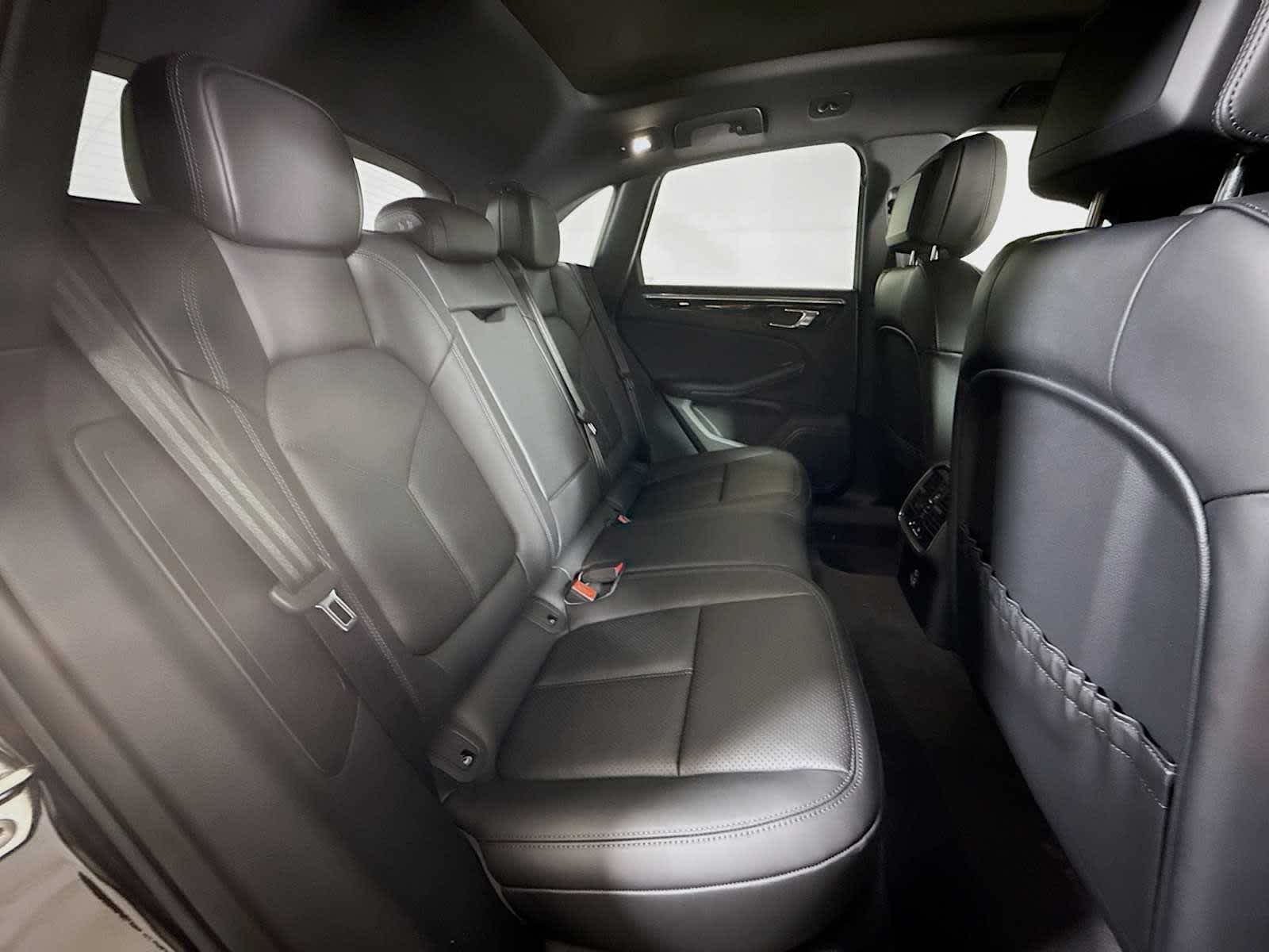 Thumbnail: 2025 Porsche Macan - 21