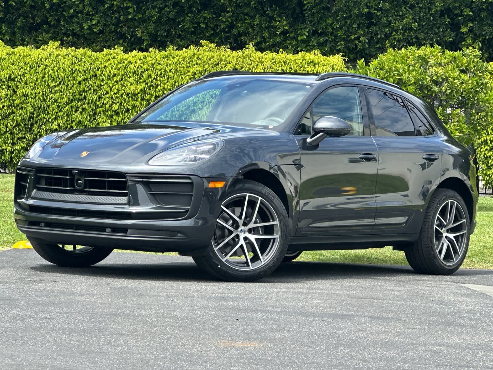 Thumbnail: 2026 Porsche Macan - 1