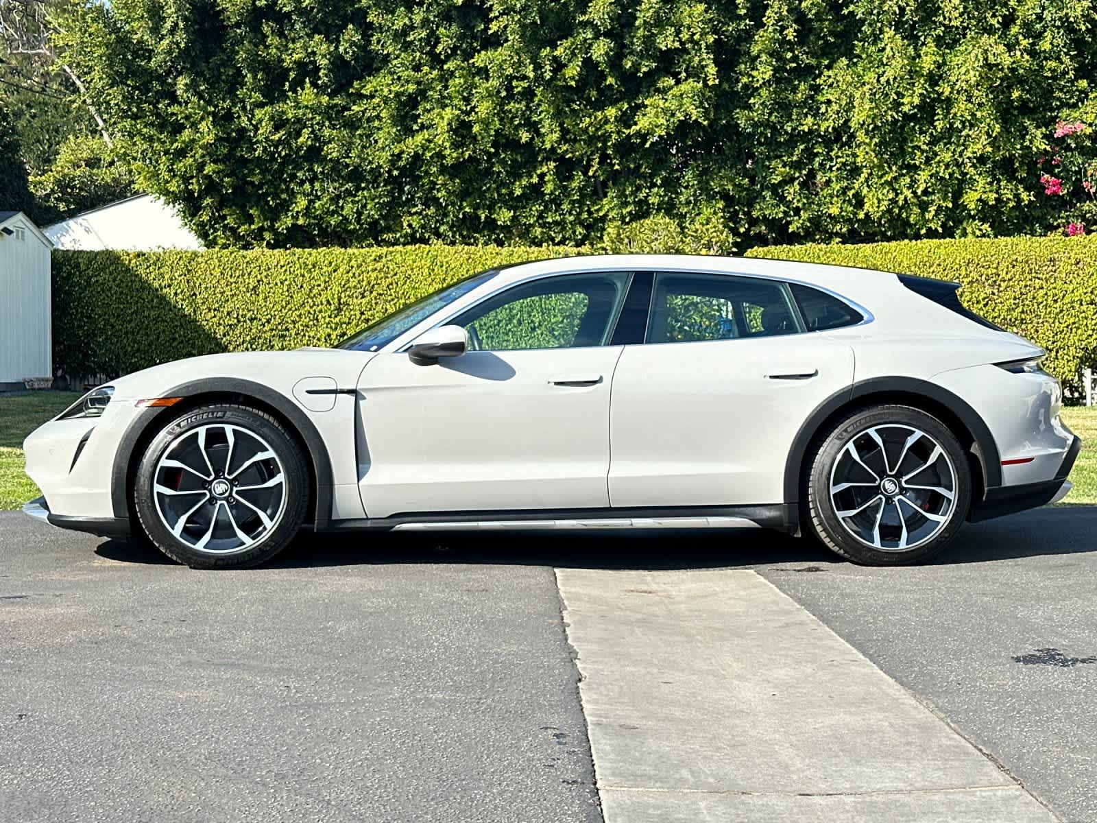 Thumbnail: 2022 Porsche Taycan - 2