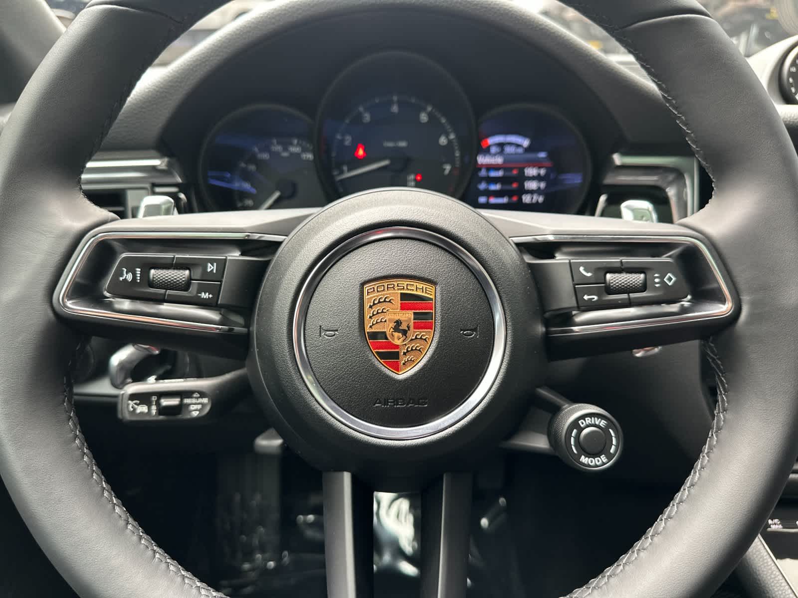Thumbnail: 2026 Porsche Macan - 26