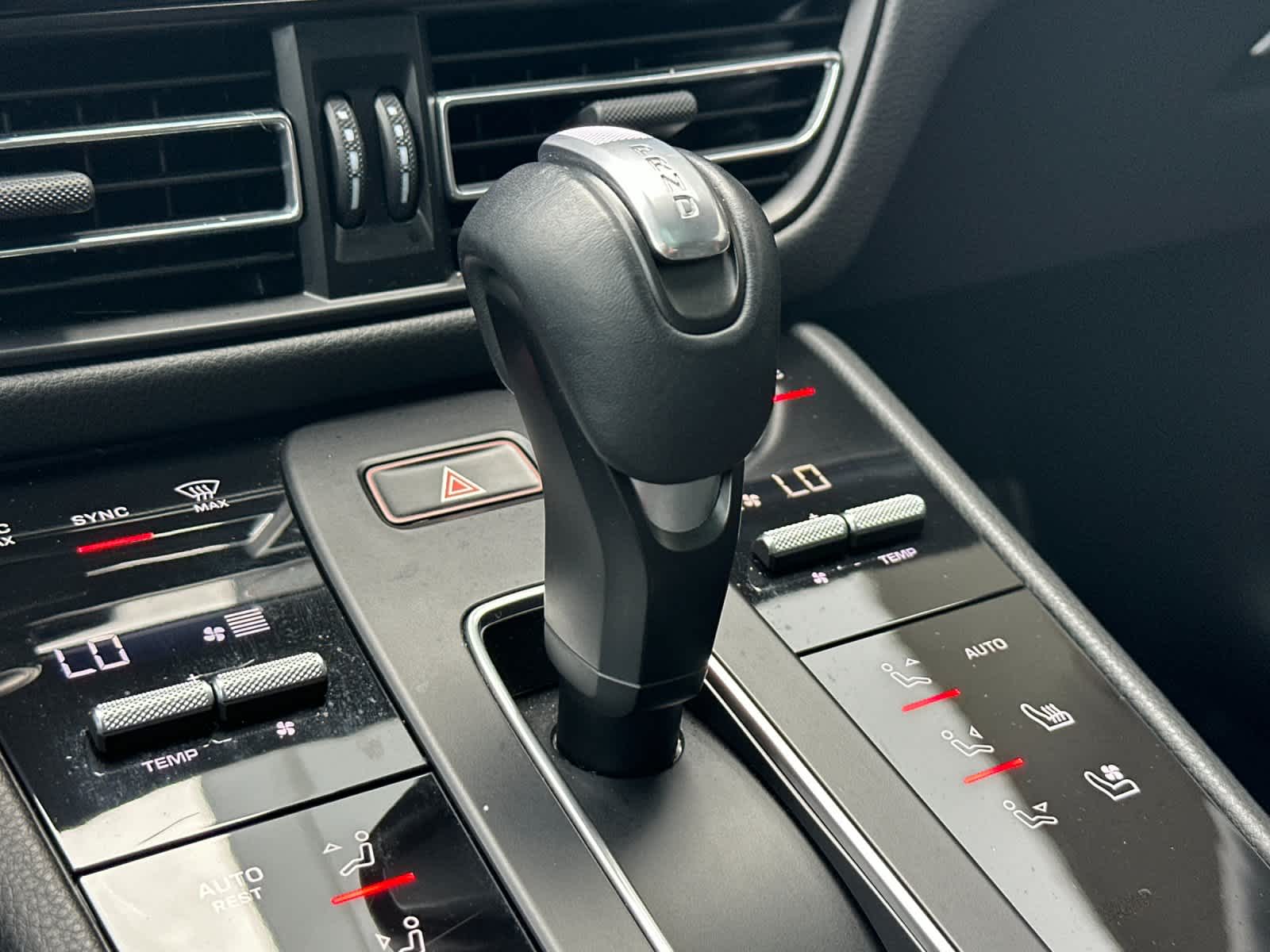 Thumbnail: 2022 Porsche Macan - 25