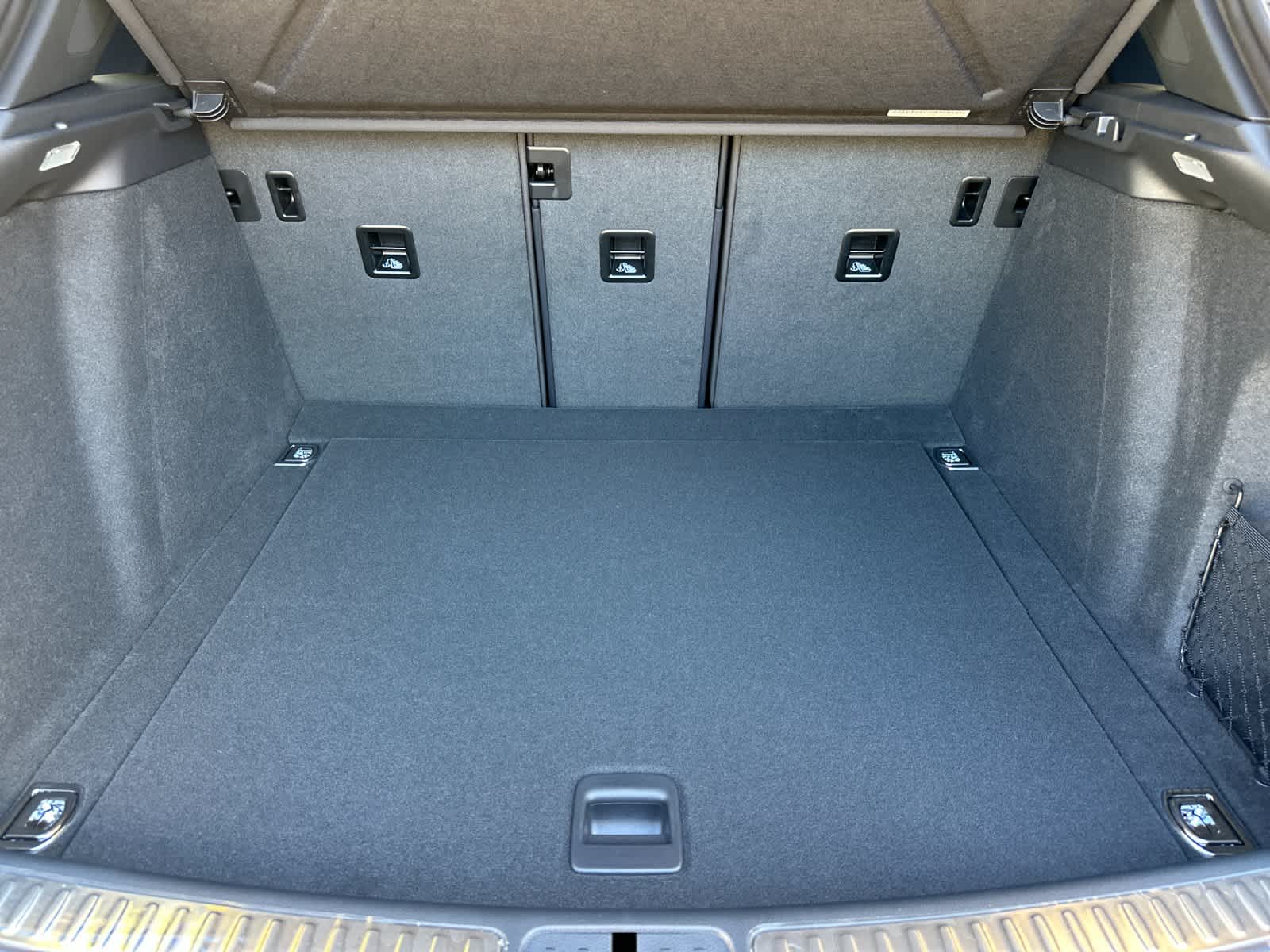 Thumbnail: 2026 Porsche Macan - 16