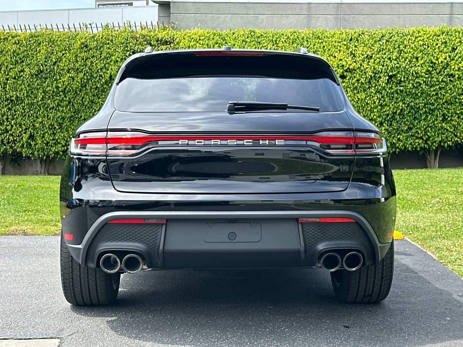 Thumbnail: 2026 Porsche Macan - 7