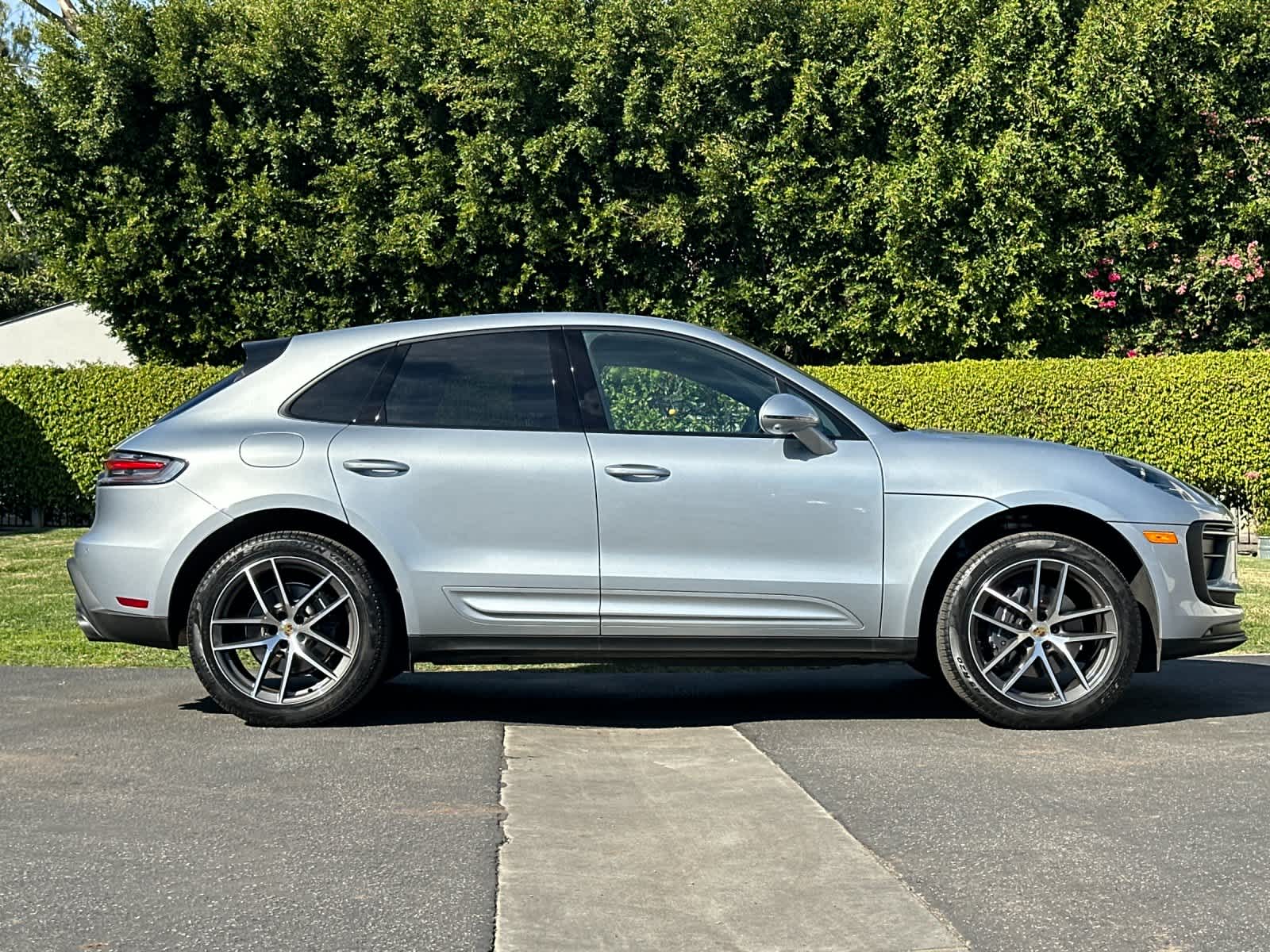 Thumbnail: 2025 Porsche Macan - 9