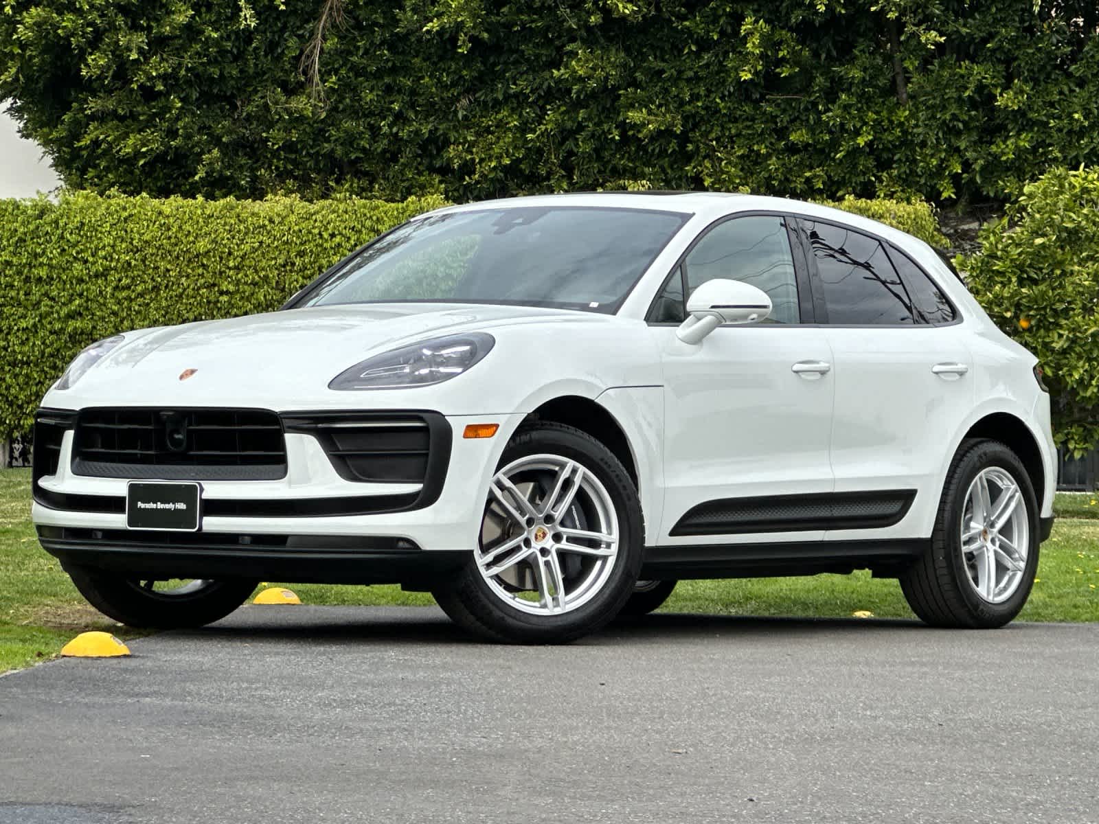 Thumbnail: 2025 Porsche Macan - 1