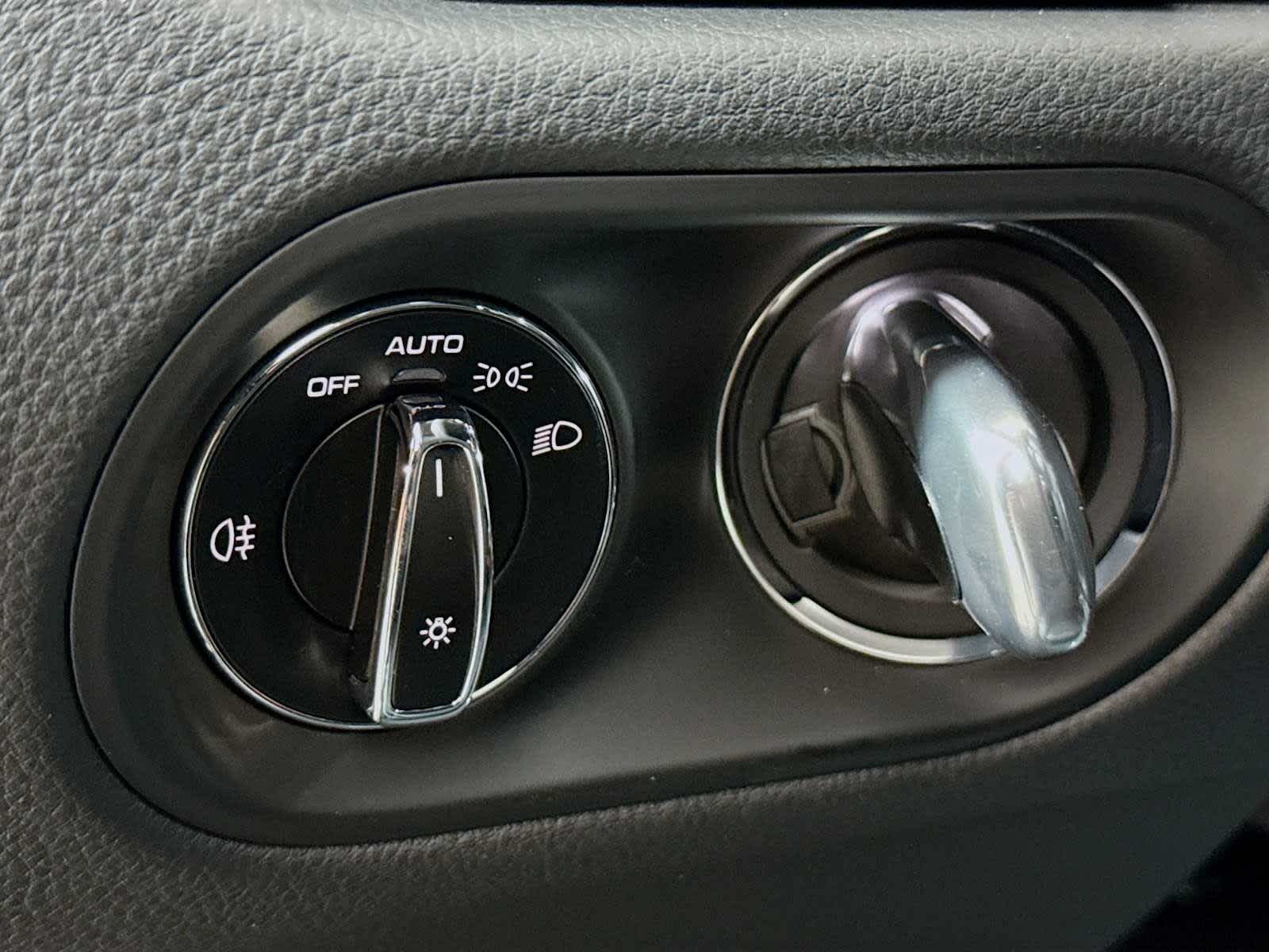 Thumbnail: 2025 Porsche Macan - 11