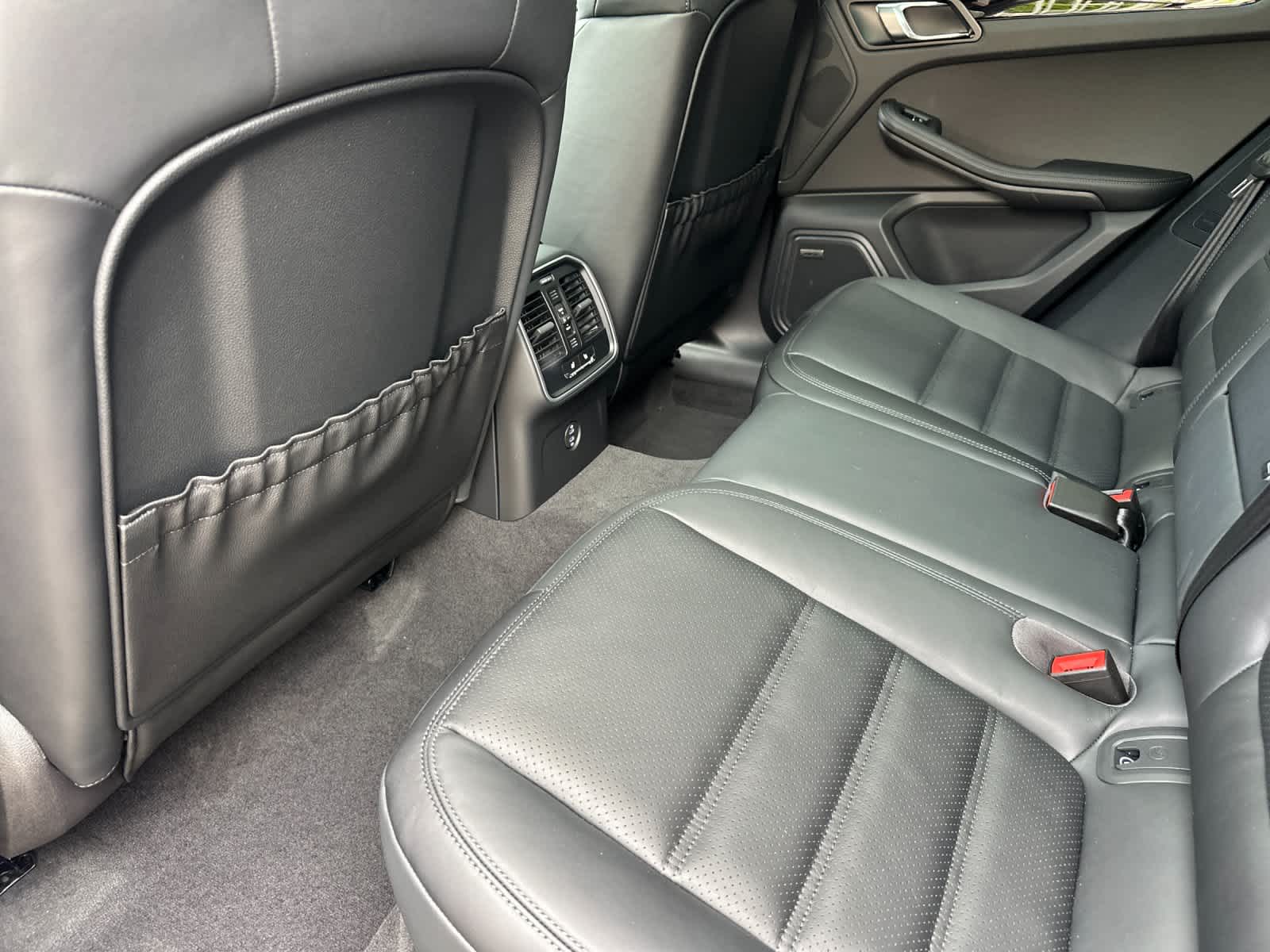 Thumbnail: 2026 Porsche Macan - 13