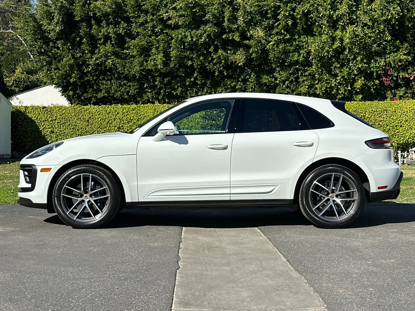 Thumbnail: 2025 Porsche Macan - 2