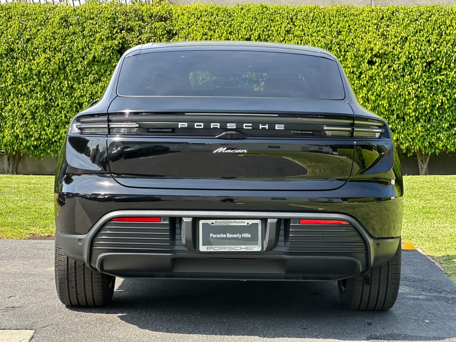 Thumbnail: 2026 Porsche Macan - 7