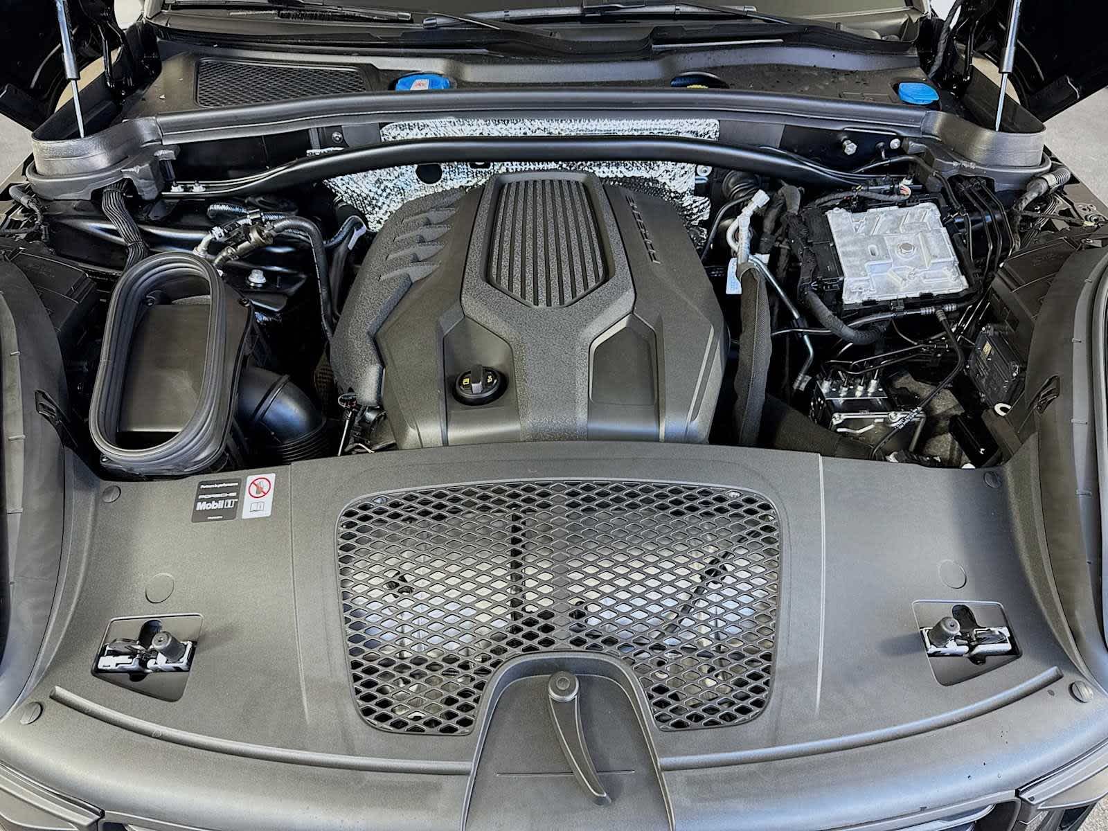 Thumbnail: 2026 Porsche Macan - 23