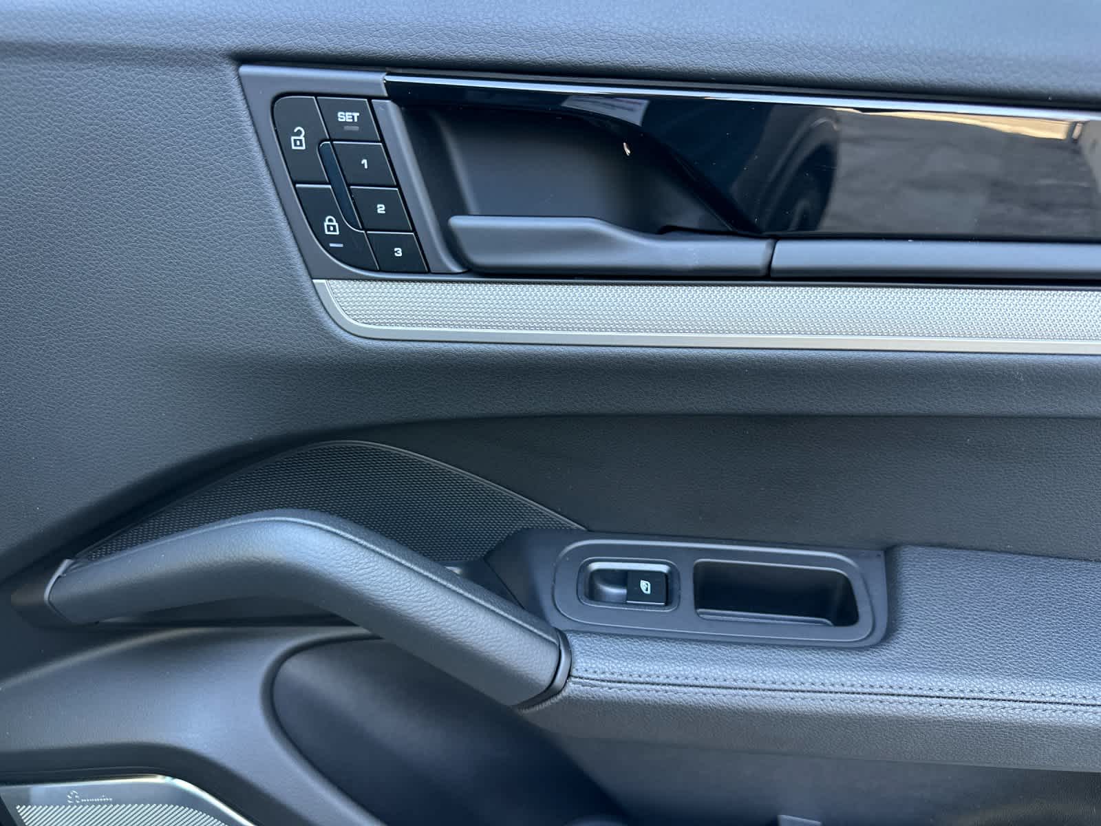 Thumbnail: 2025 Porsche Cayenne - 19