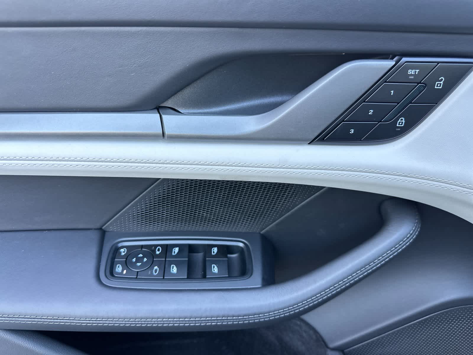 Thumbnail: 2026 Porsche Taycan - 12