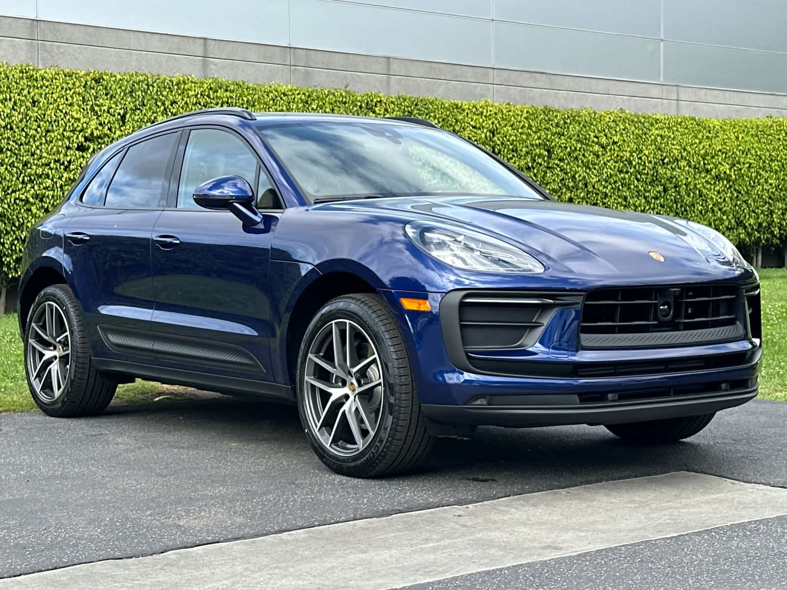 Thumbnail: 2026 Porsche Macan - 10
