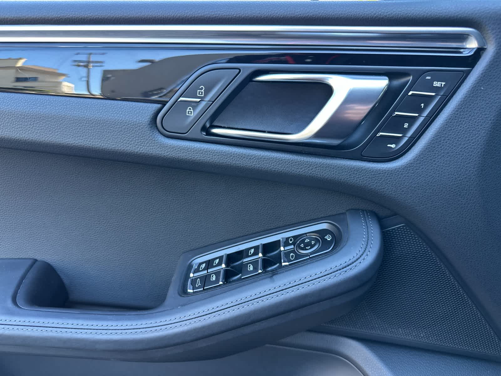 Thumbnail: 2025 Porsche Macan - 12