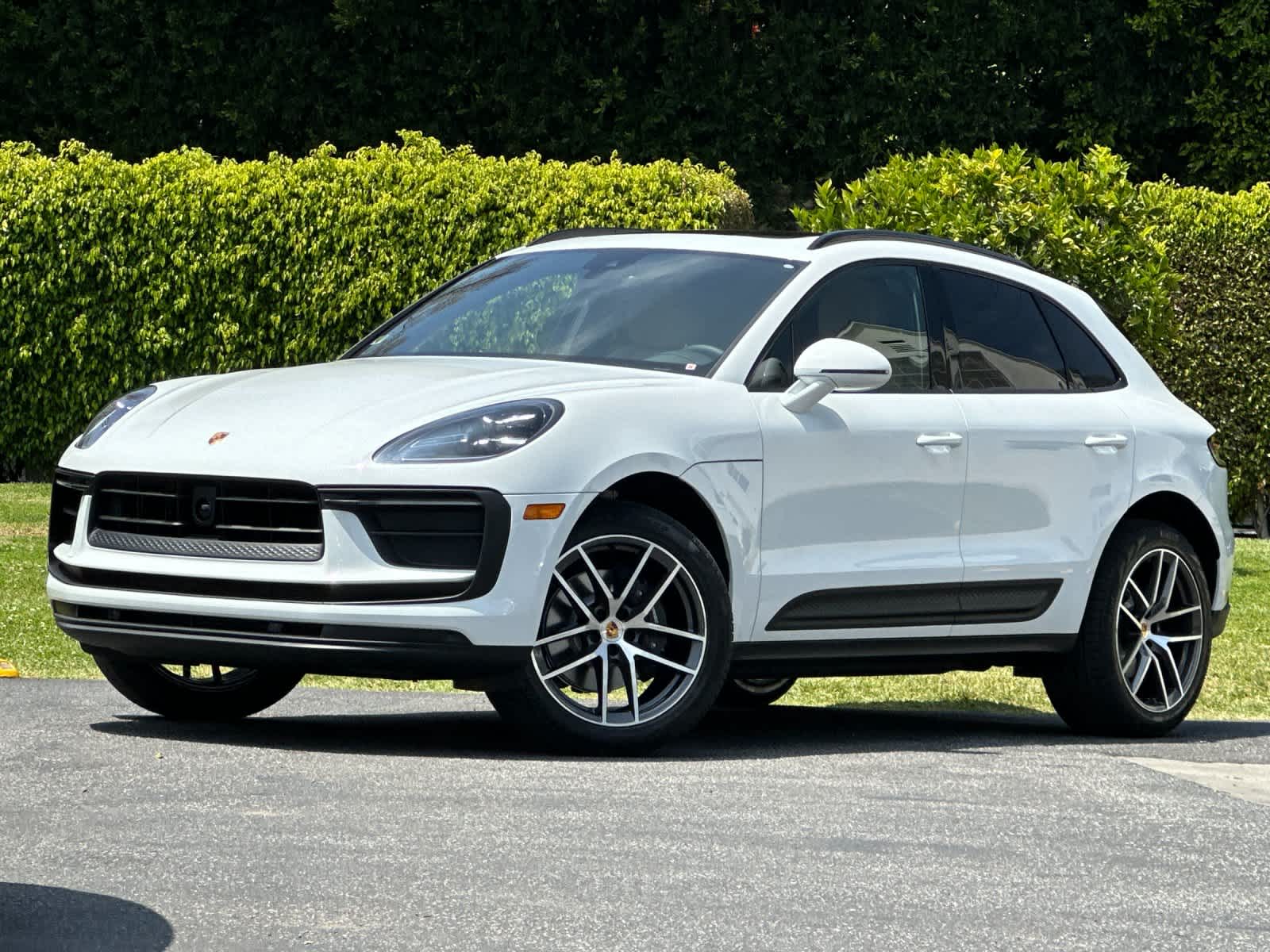 Thumbnail: 2026 Porsche Macan - 1