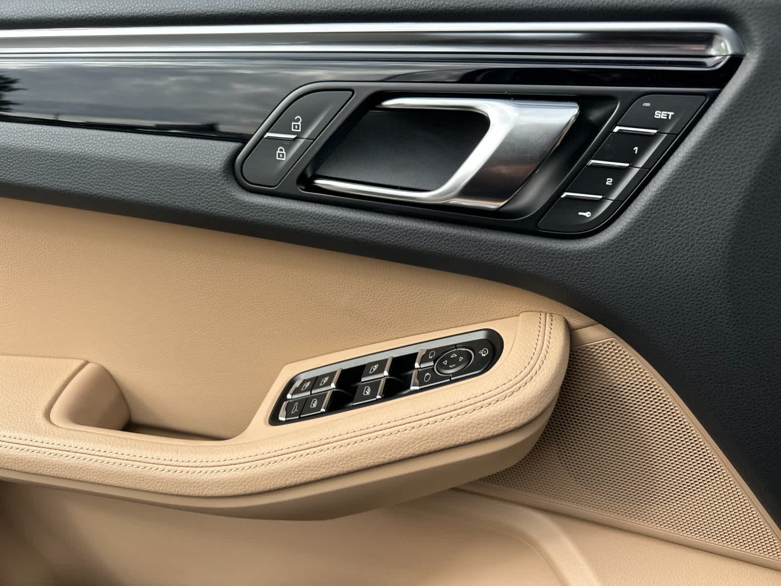 Thumbnail: 2026 Porsche Macan - 12