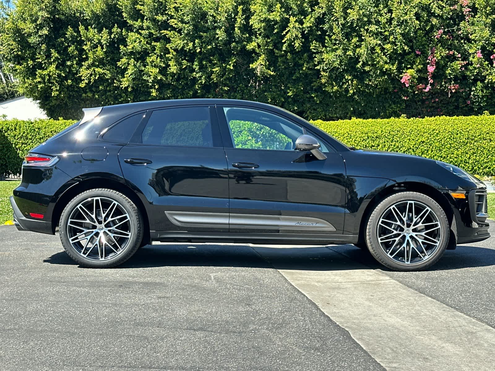 Thumbnail: 2026 Porsche Macan - 9