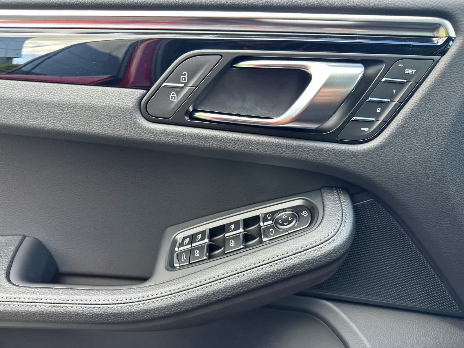 Thumbnail: 2026 Porsche Macan - 12