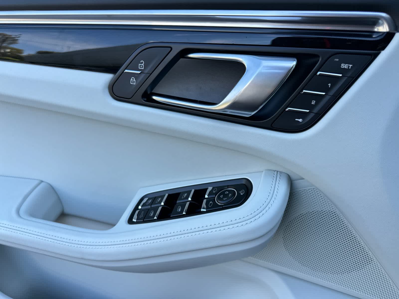 Thumbnail: 2026 Porsche Macan - 12