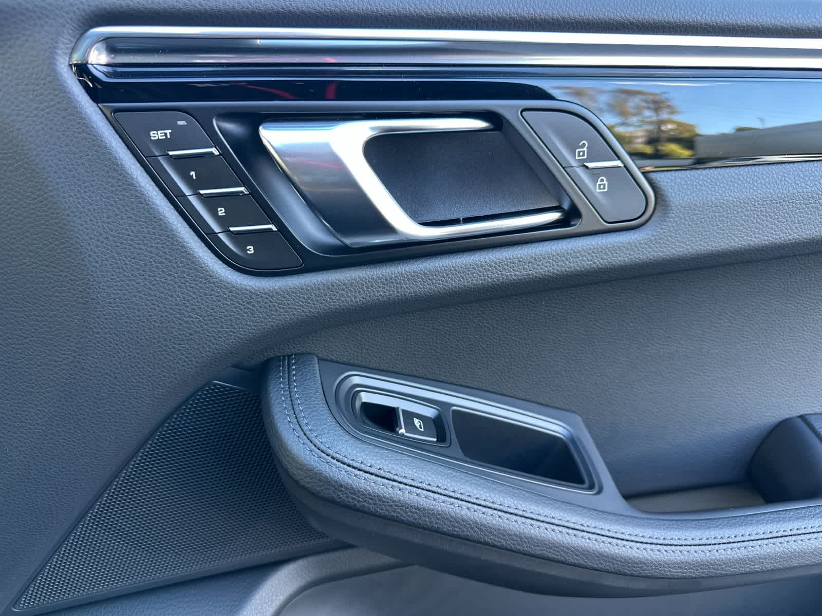 Thumbnail: 2026 Porsche Macan - 19