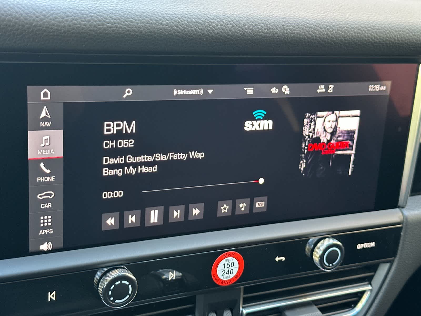 Thumbnail: 2026 Porsche Macan - 21