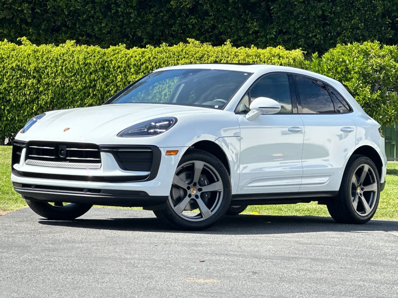 Thumbnail: 2026 Porsche Macan - 1