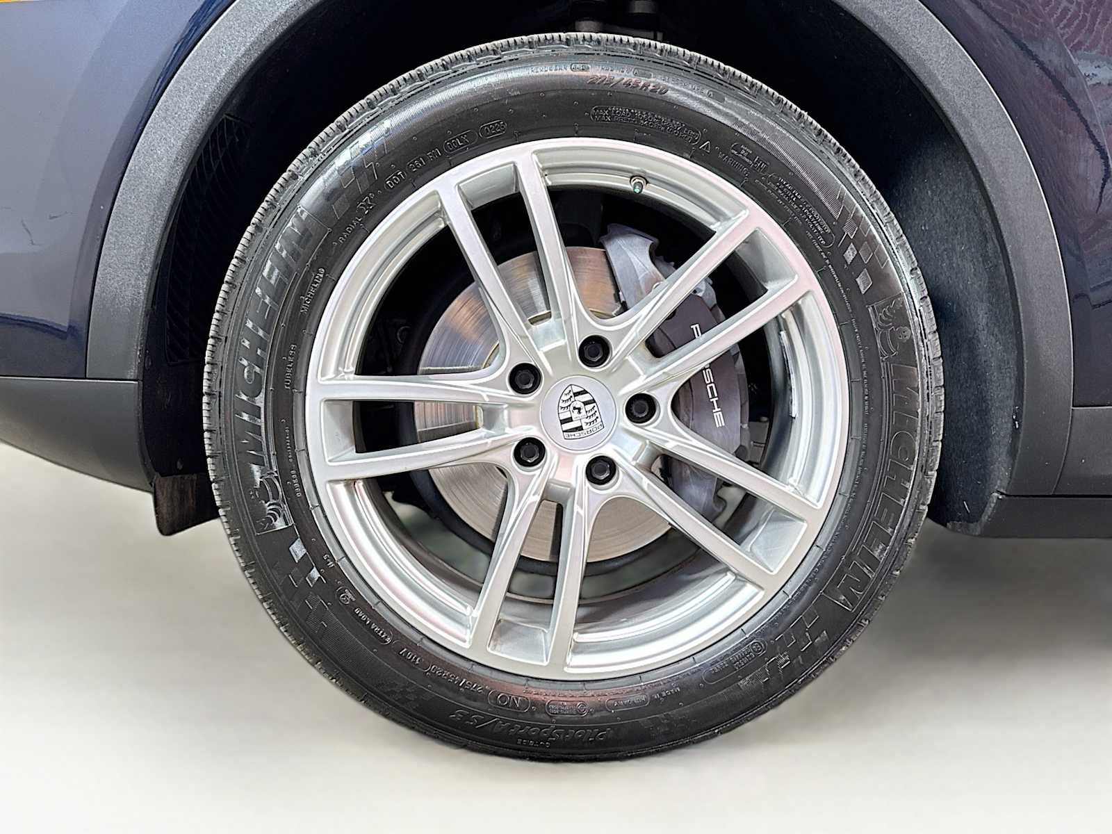 Thumbnail: 2020 Porsche Cayenne - 25