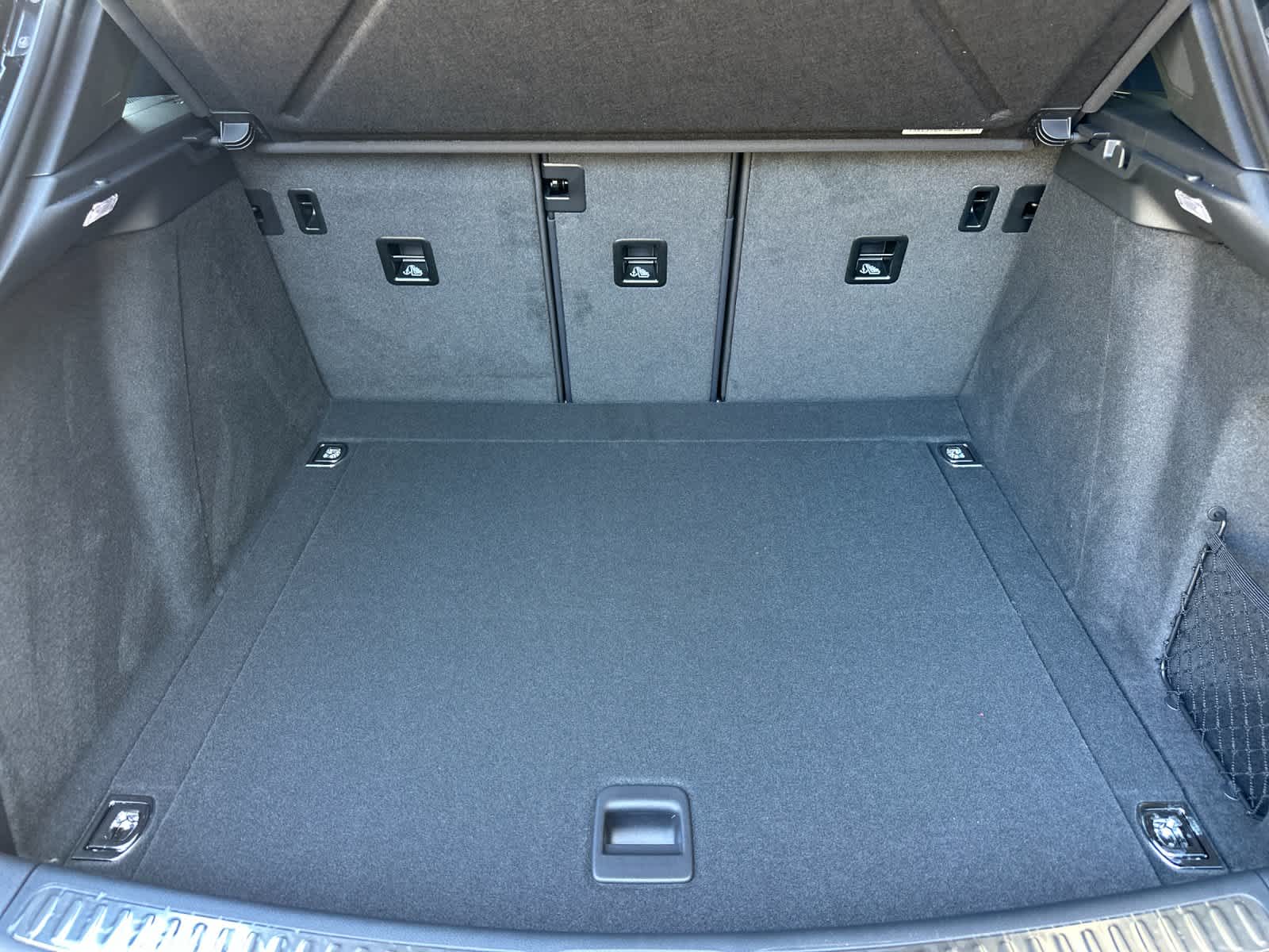 Thumbnail: 2026 Porsche Macan - 16