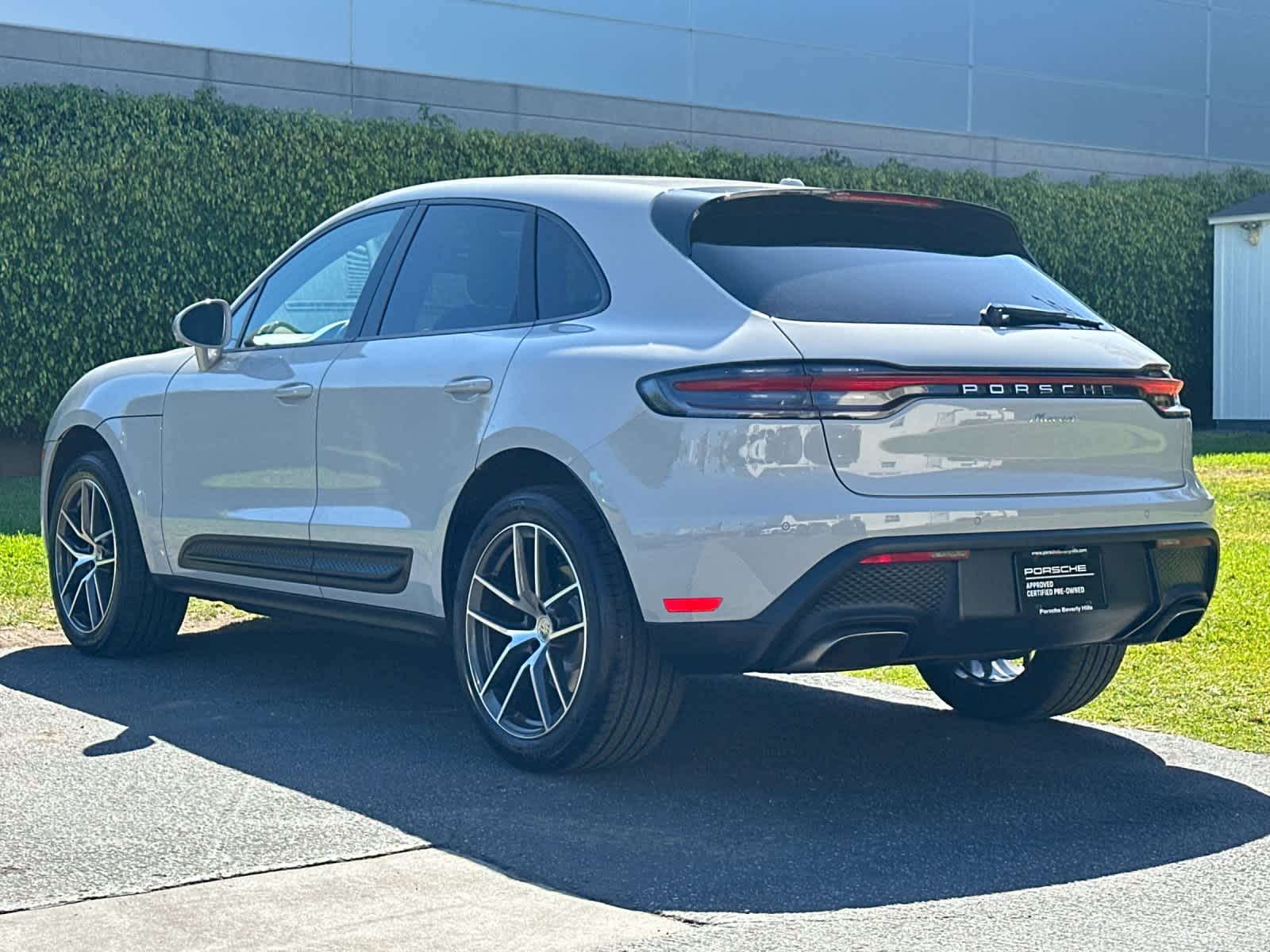 Thumbnail: 2025 Porsche Macan - 2