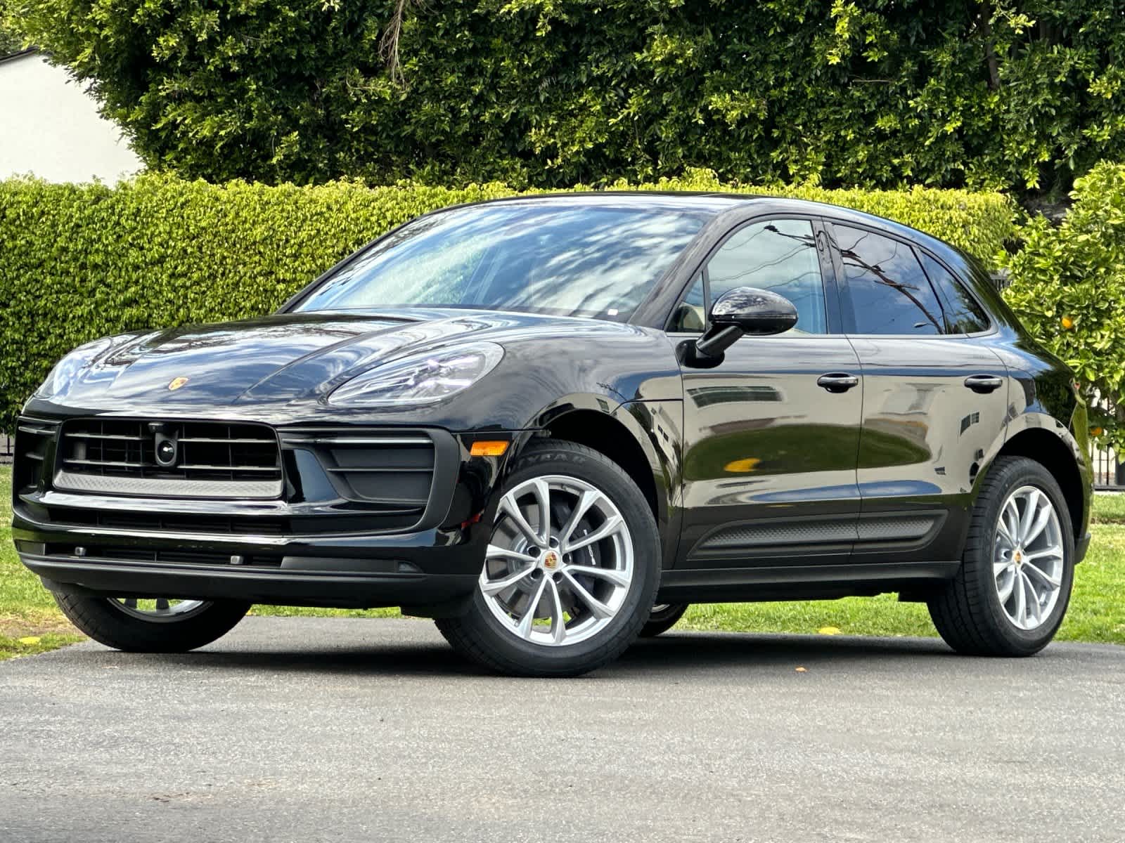 Thumbnail: 2026 Porsche Macan - 1