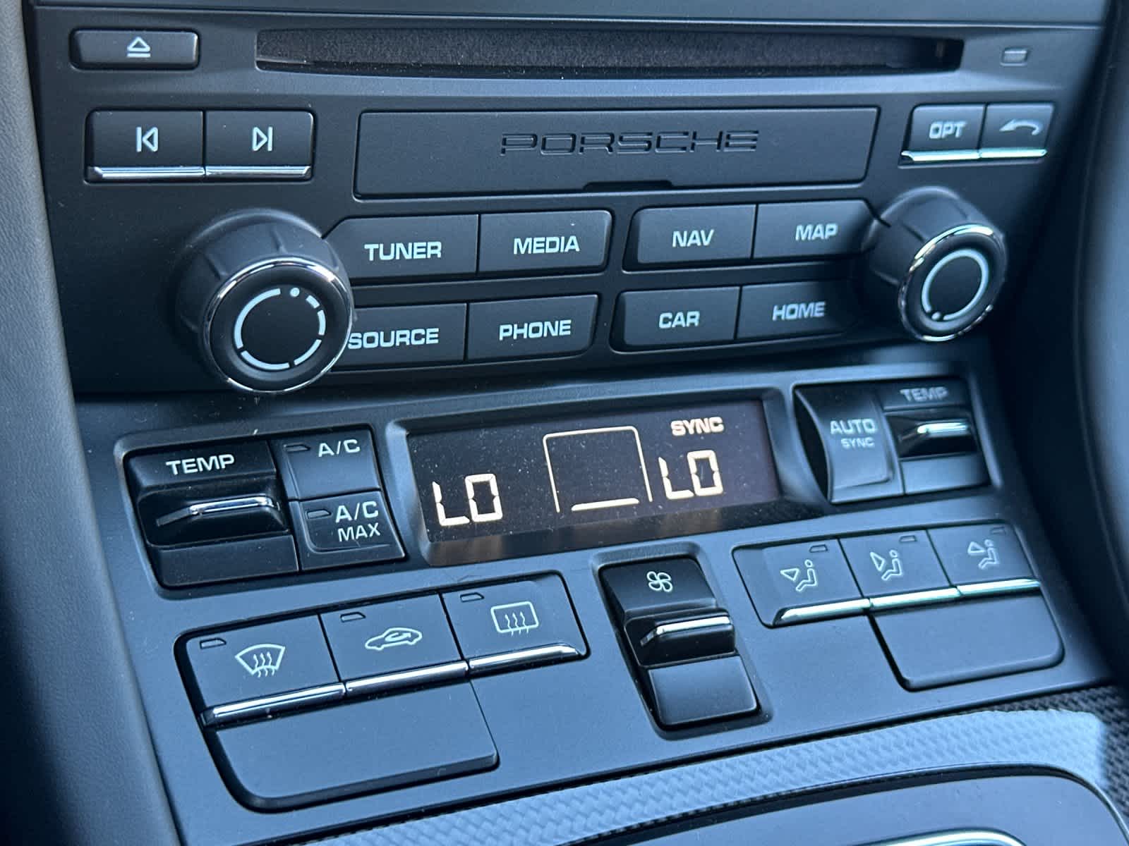 Thumbnail: 2018 Porsche 911 - 18