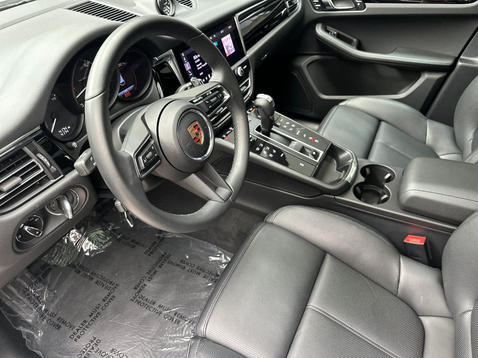 Thumbnail: 2025 Porsche Macan - 4