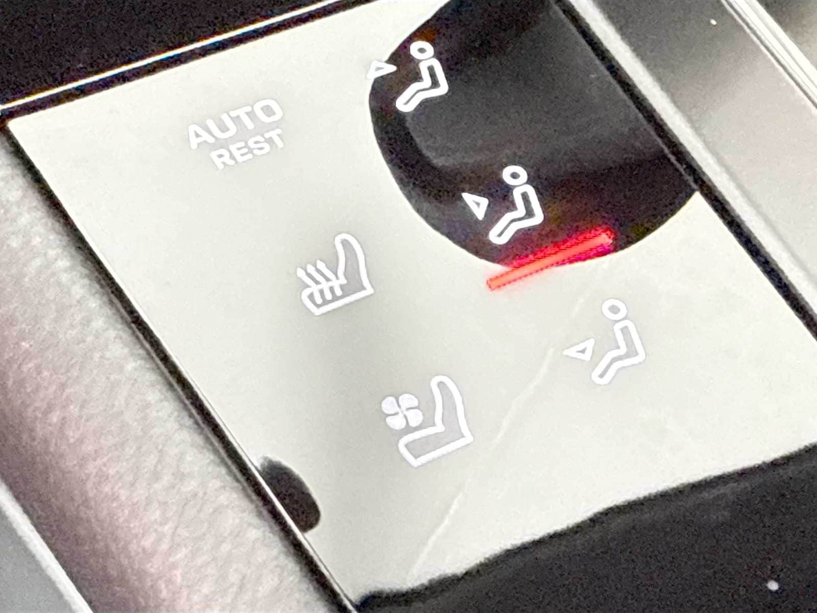 Thumbnail: 2025 Porsche Macan - 16