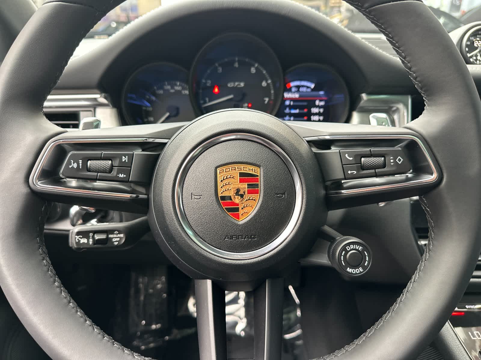 Thumbnail: 2026 Porsche Macan - 26