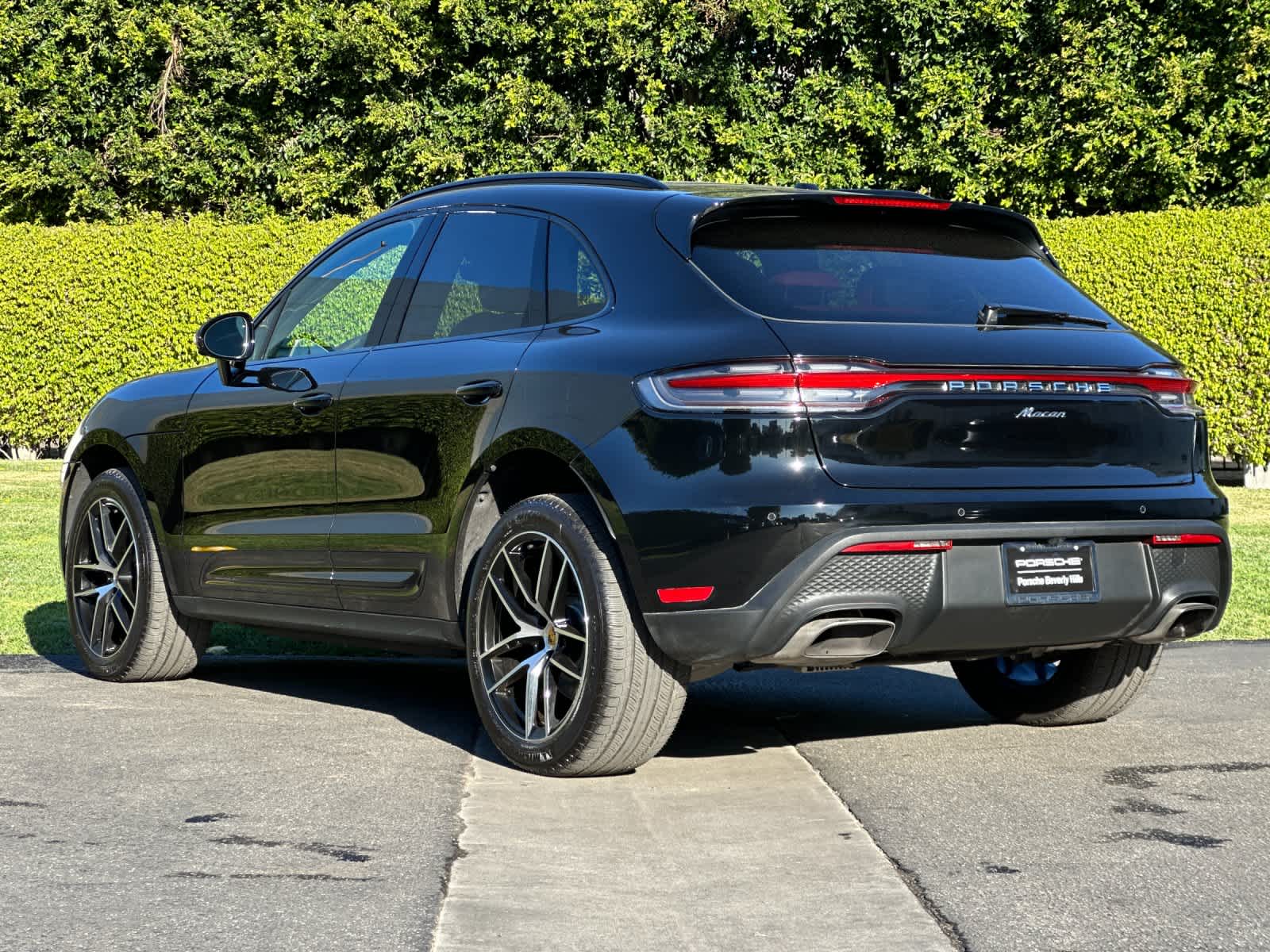 Thumbnail: 2025 Porsche Macan - 3