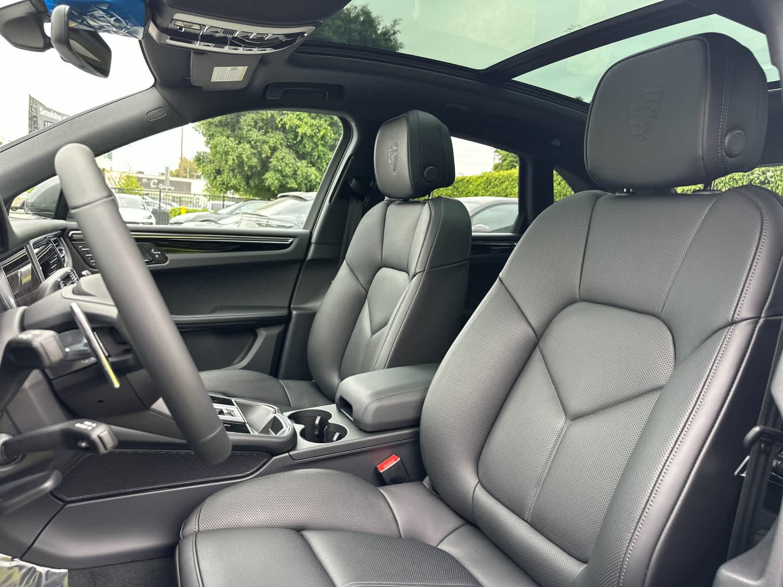 Thumbnail: 2026 Porsche Macan - 5