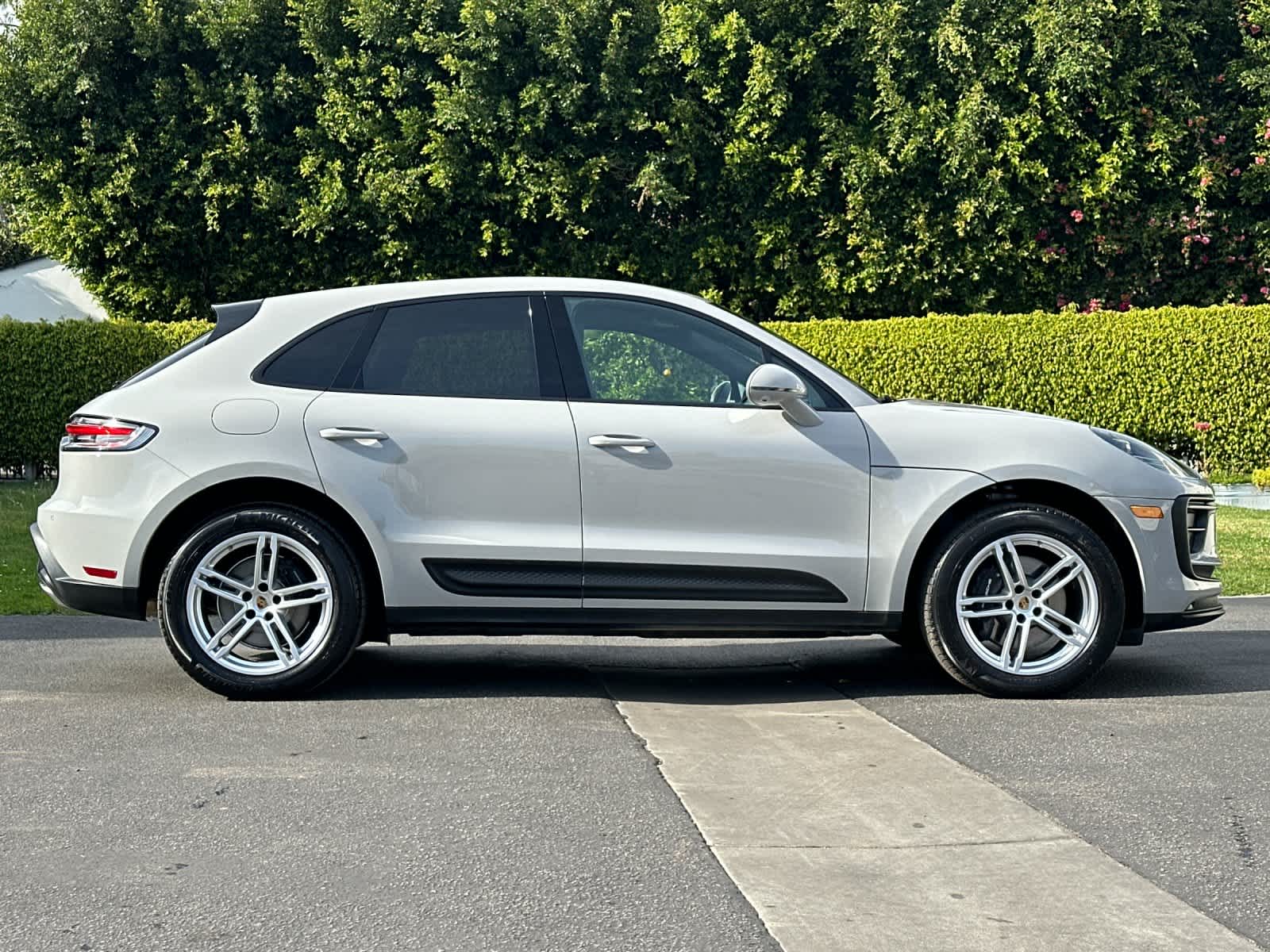 Thumbnail: 2025 Porsche Macan - 9
